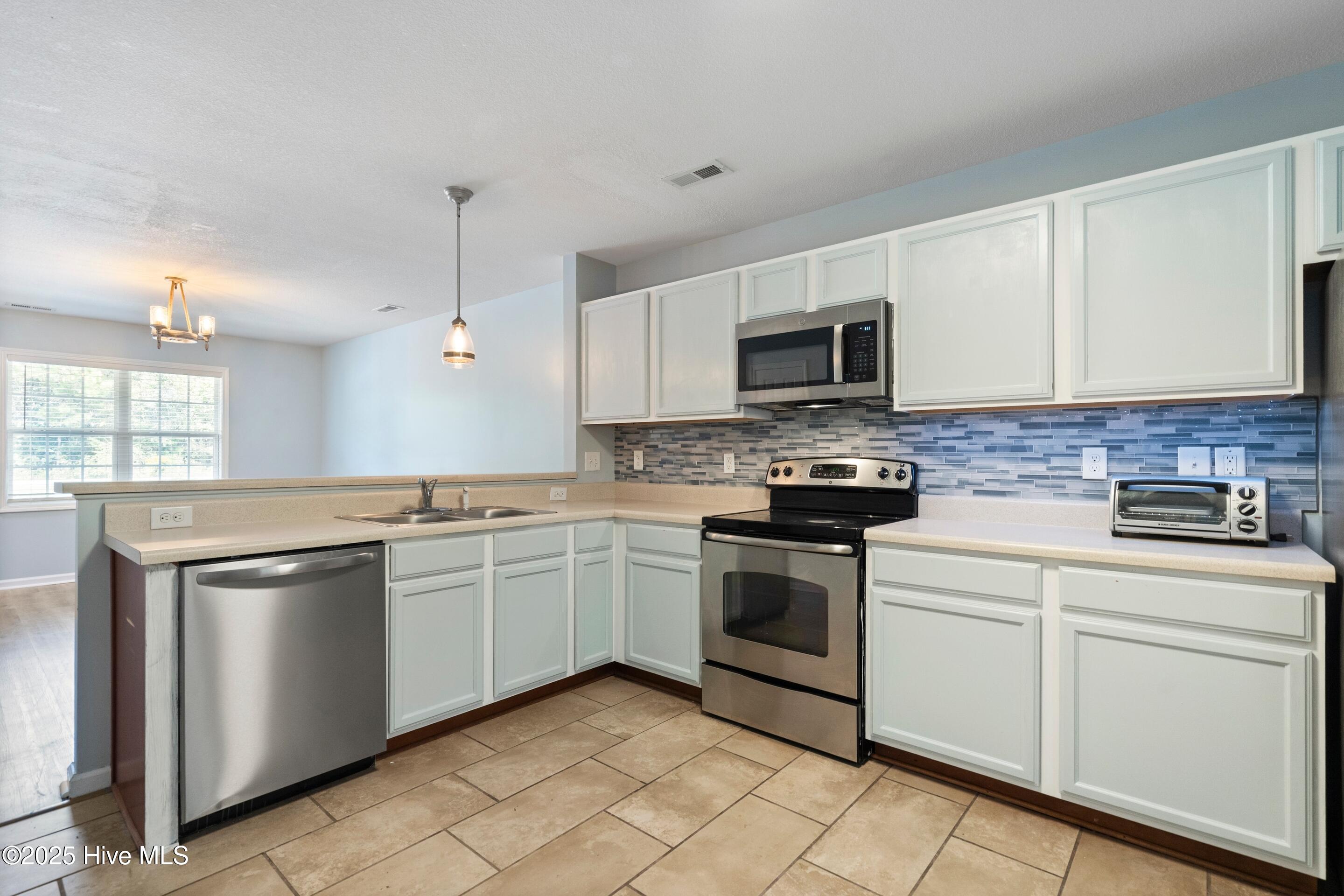 100536267 | Photo 15