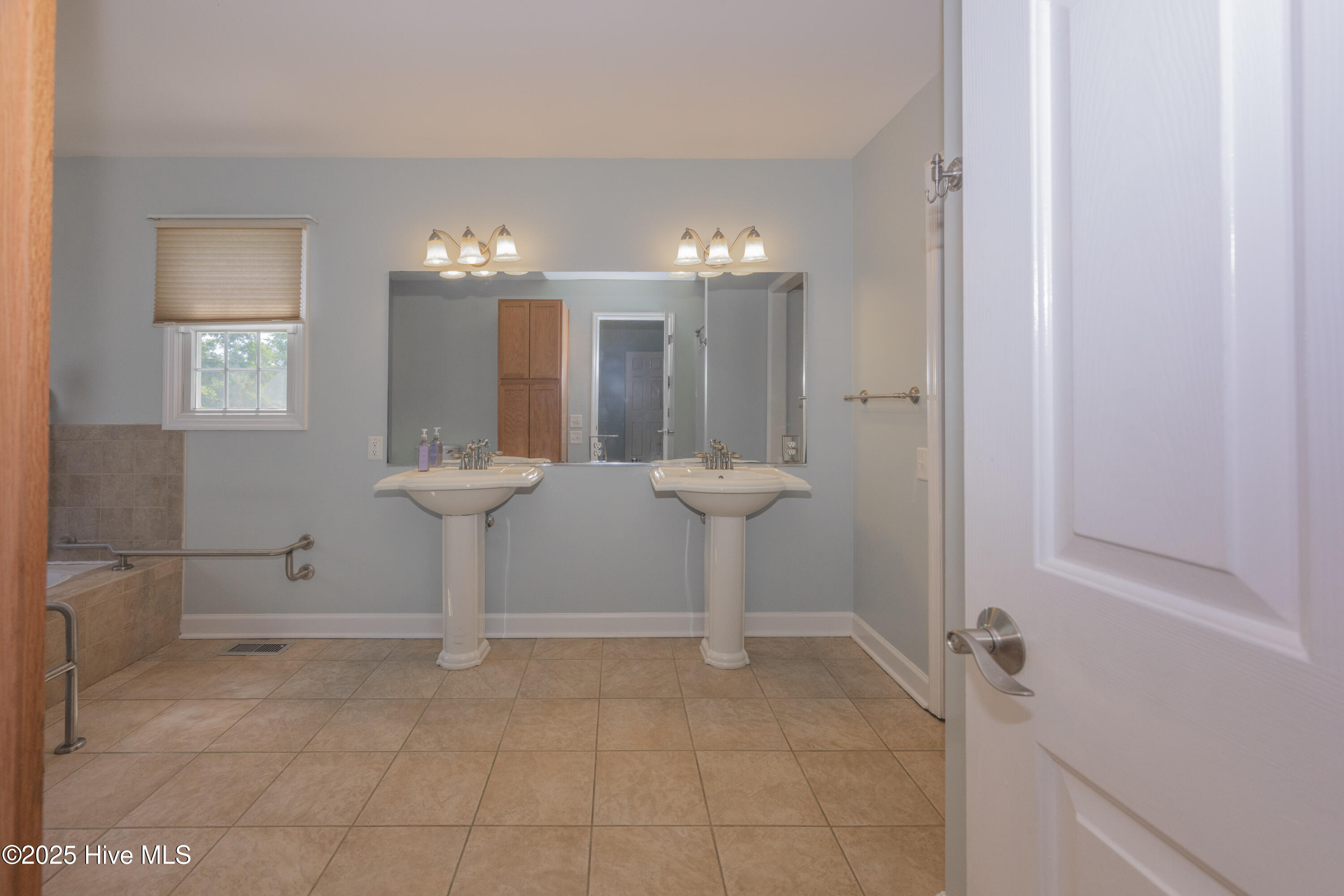 100523766 | Photo 37