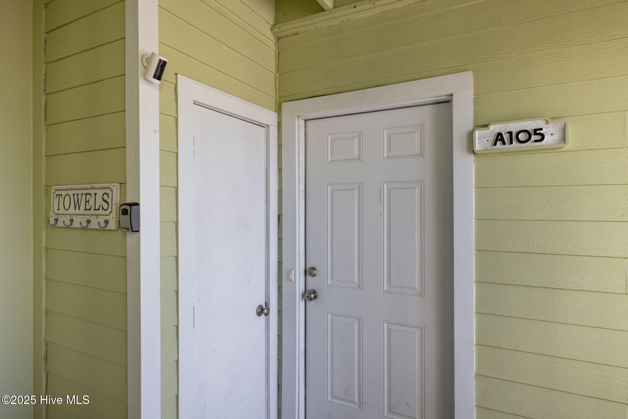 100536863 | Photo 43