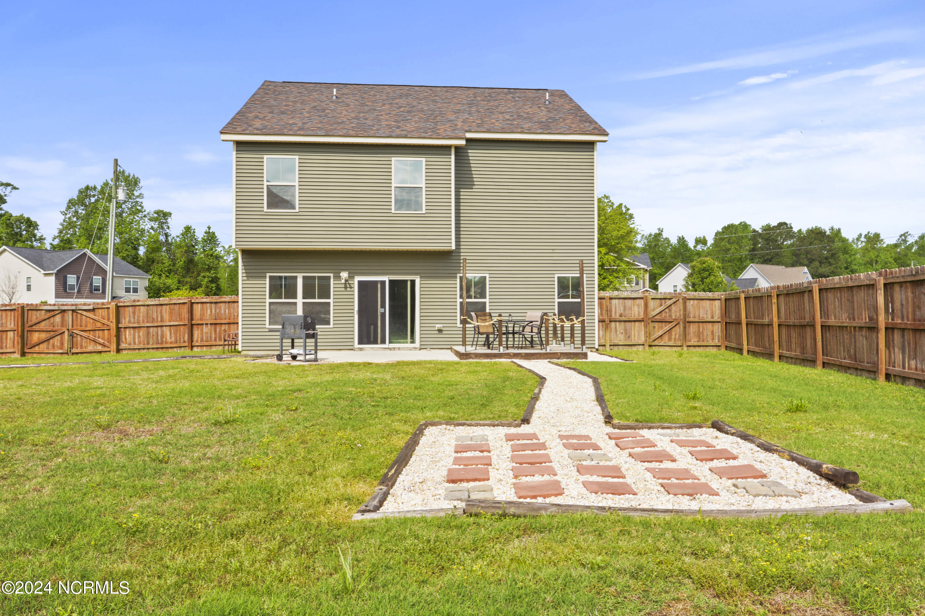 100566117 | Photo 47