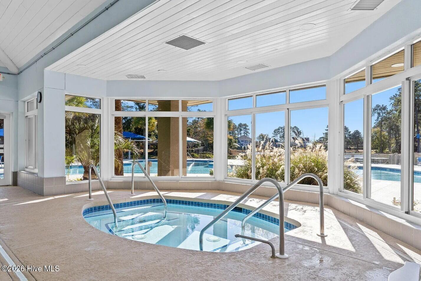 100564440 | Photo 38