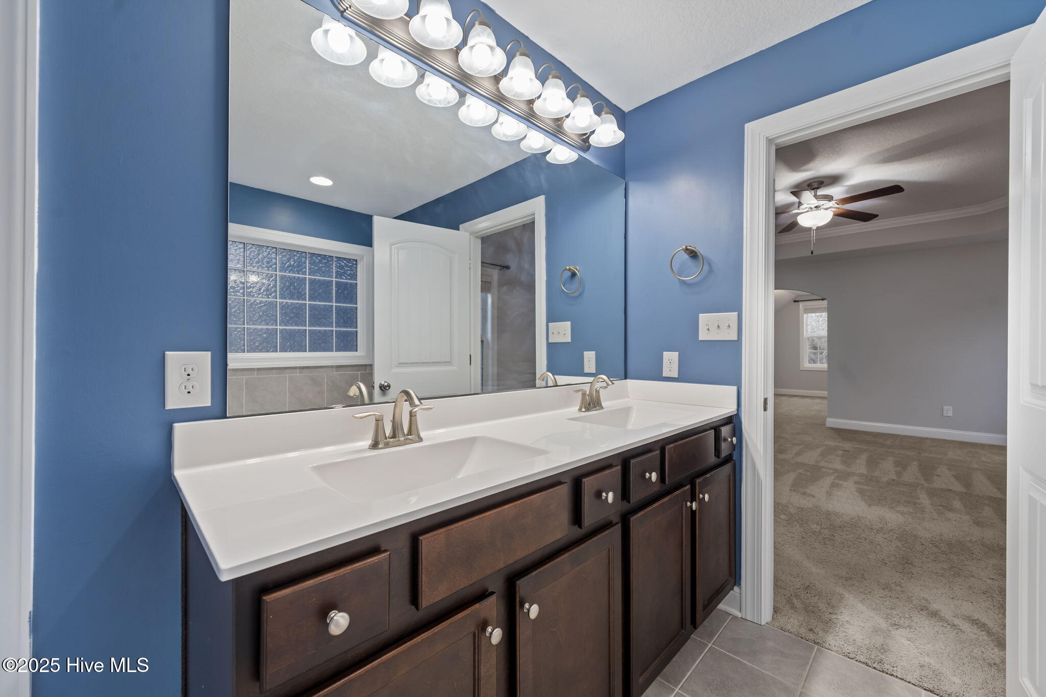 100546681 | Photo 35