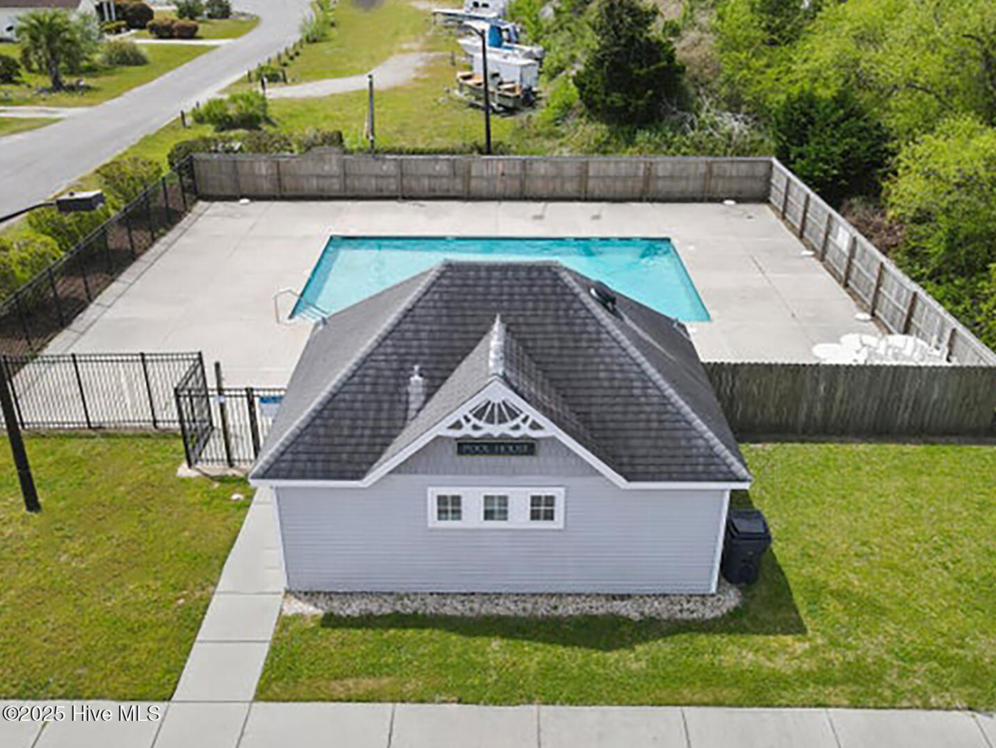 100537357 | Photo 54