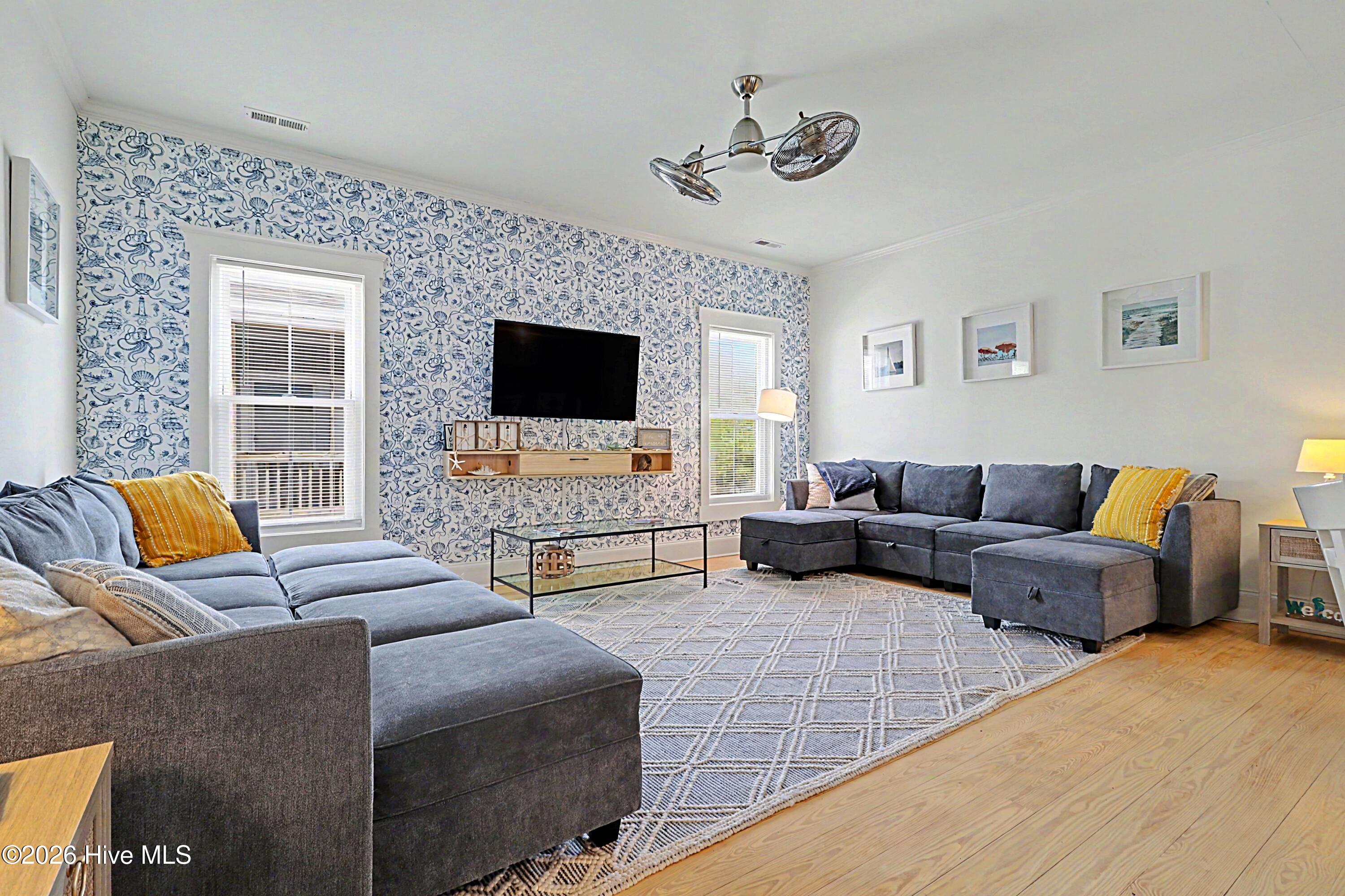 100566458 | Photo 19