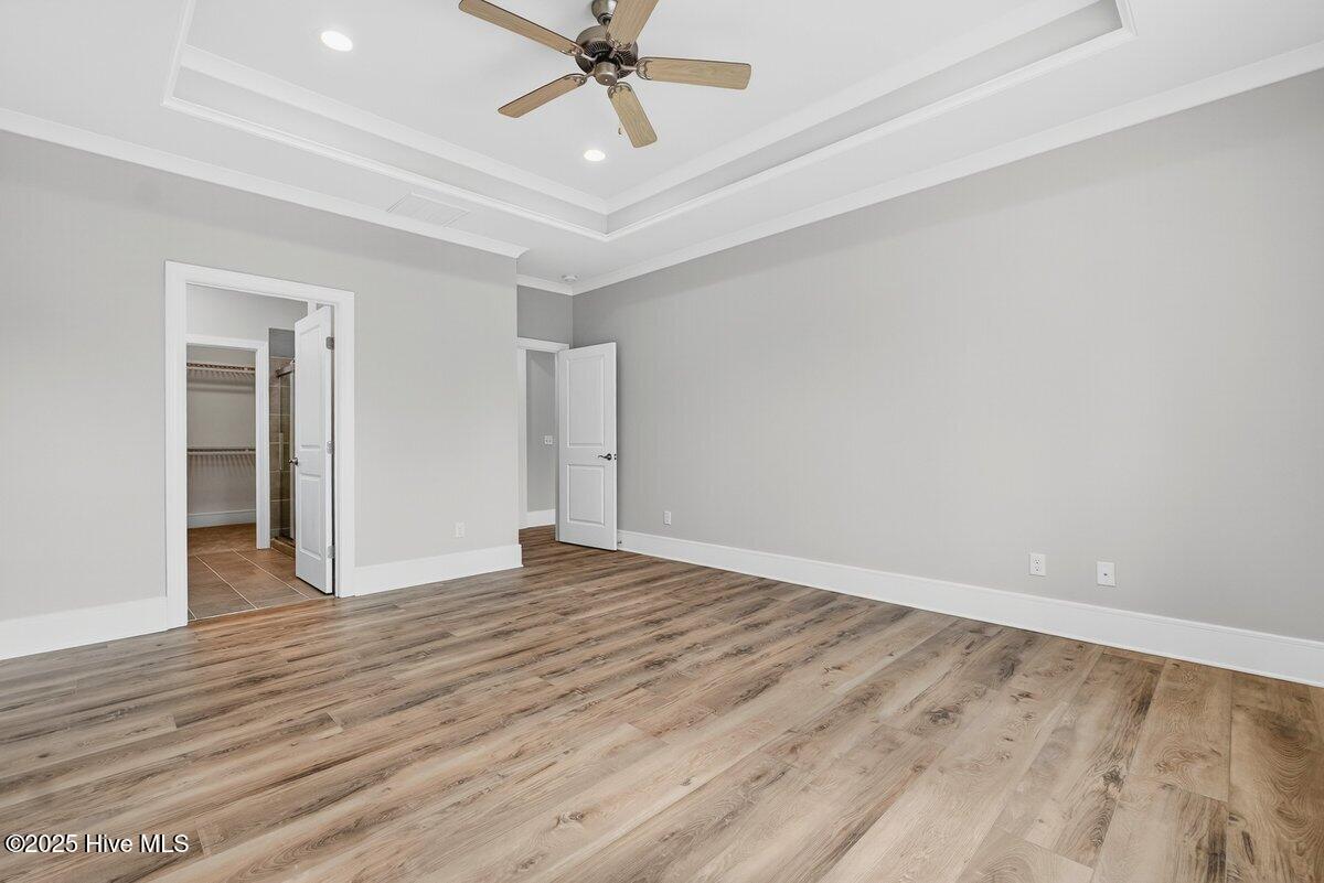 100545863 | Photo 34