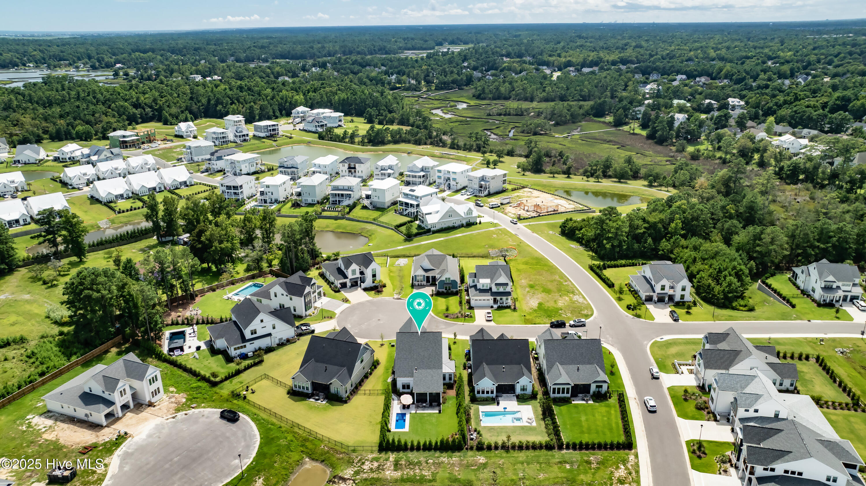 100523935 | Photo 63