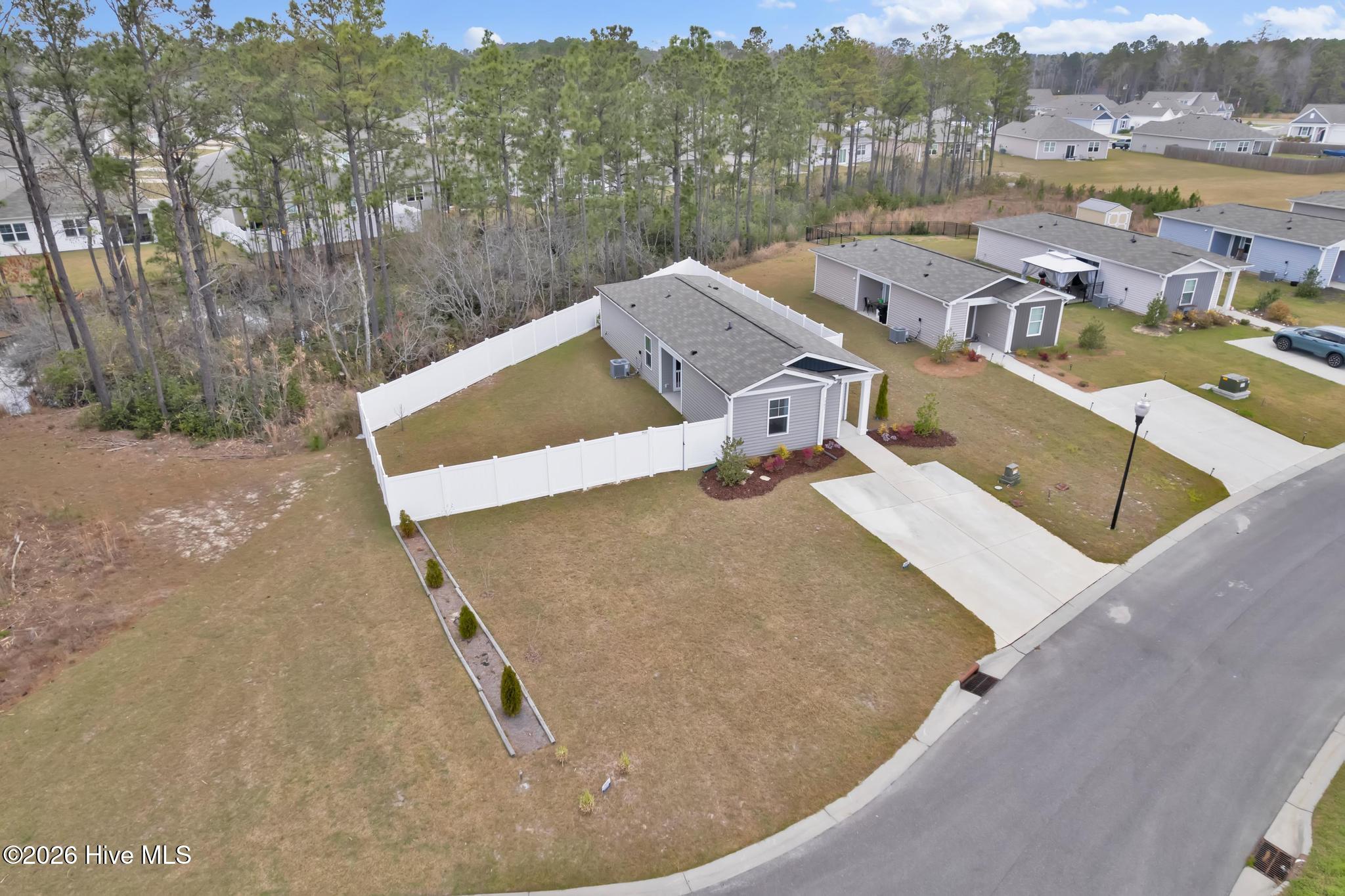 100563987 | Photo 36