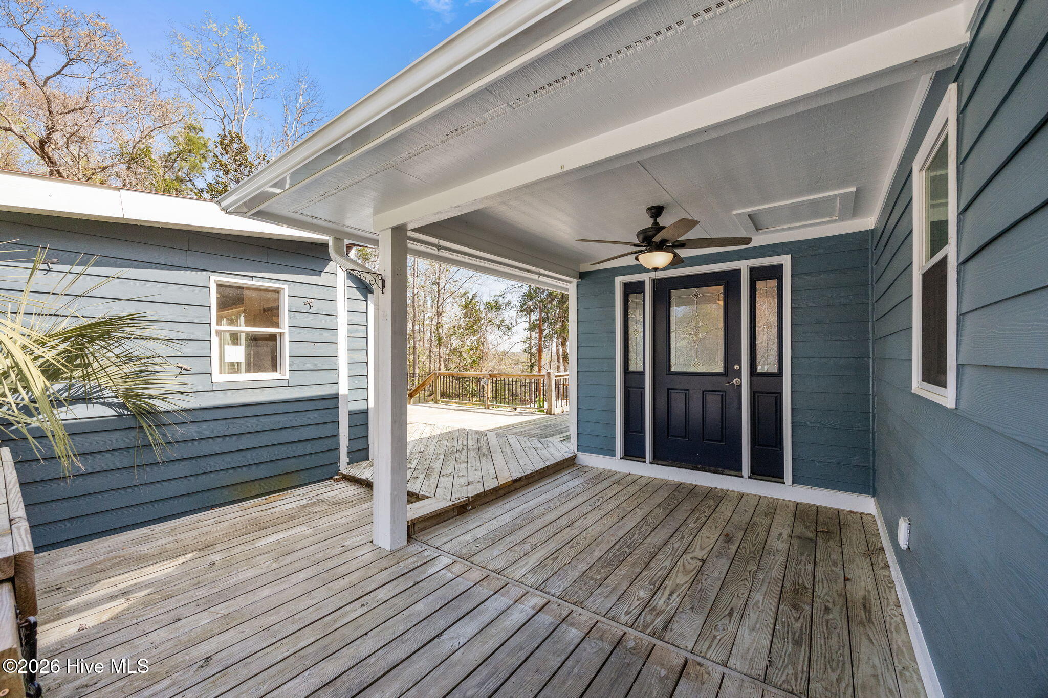 100562529 | Photo 49