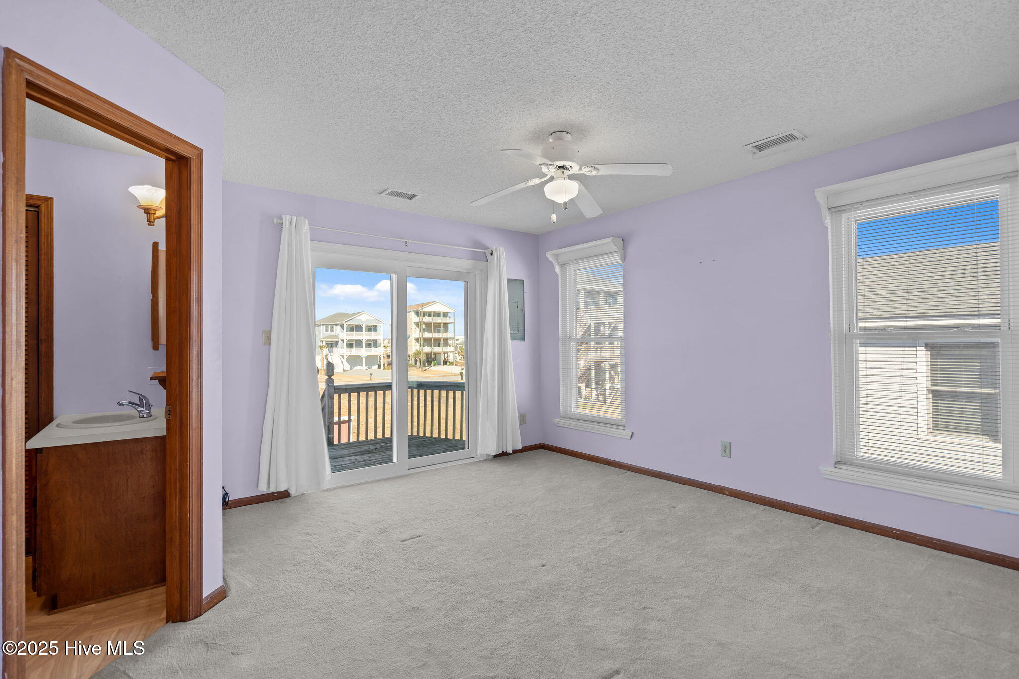 100547004 | Photo 19