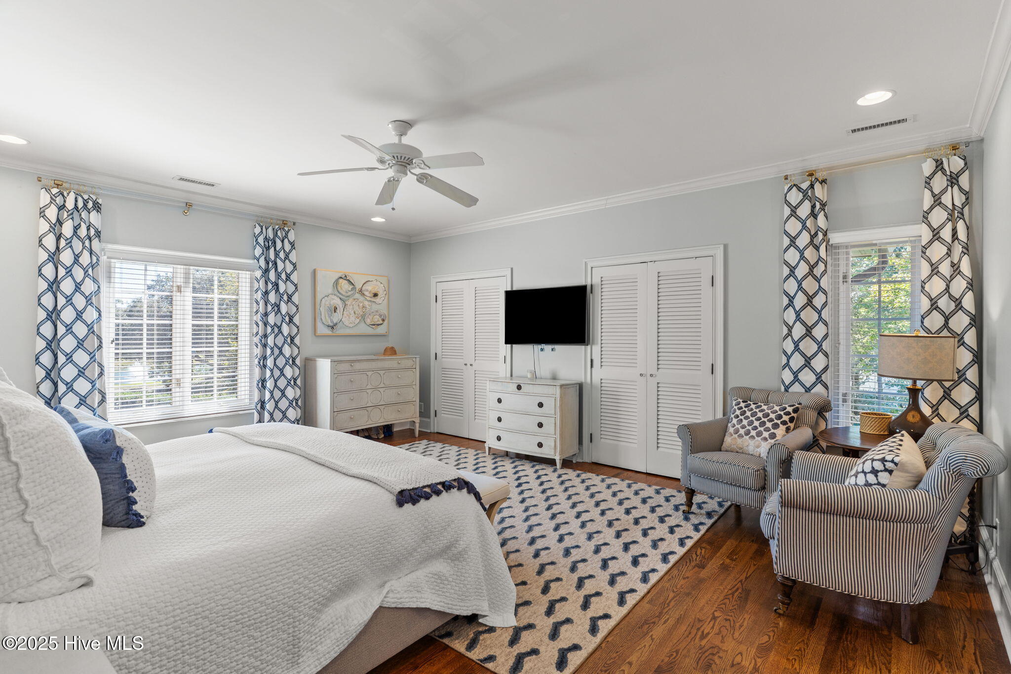 100537269 | Photo 47