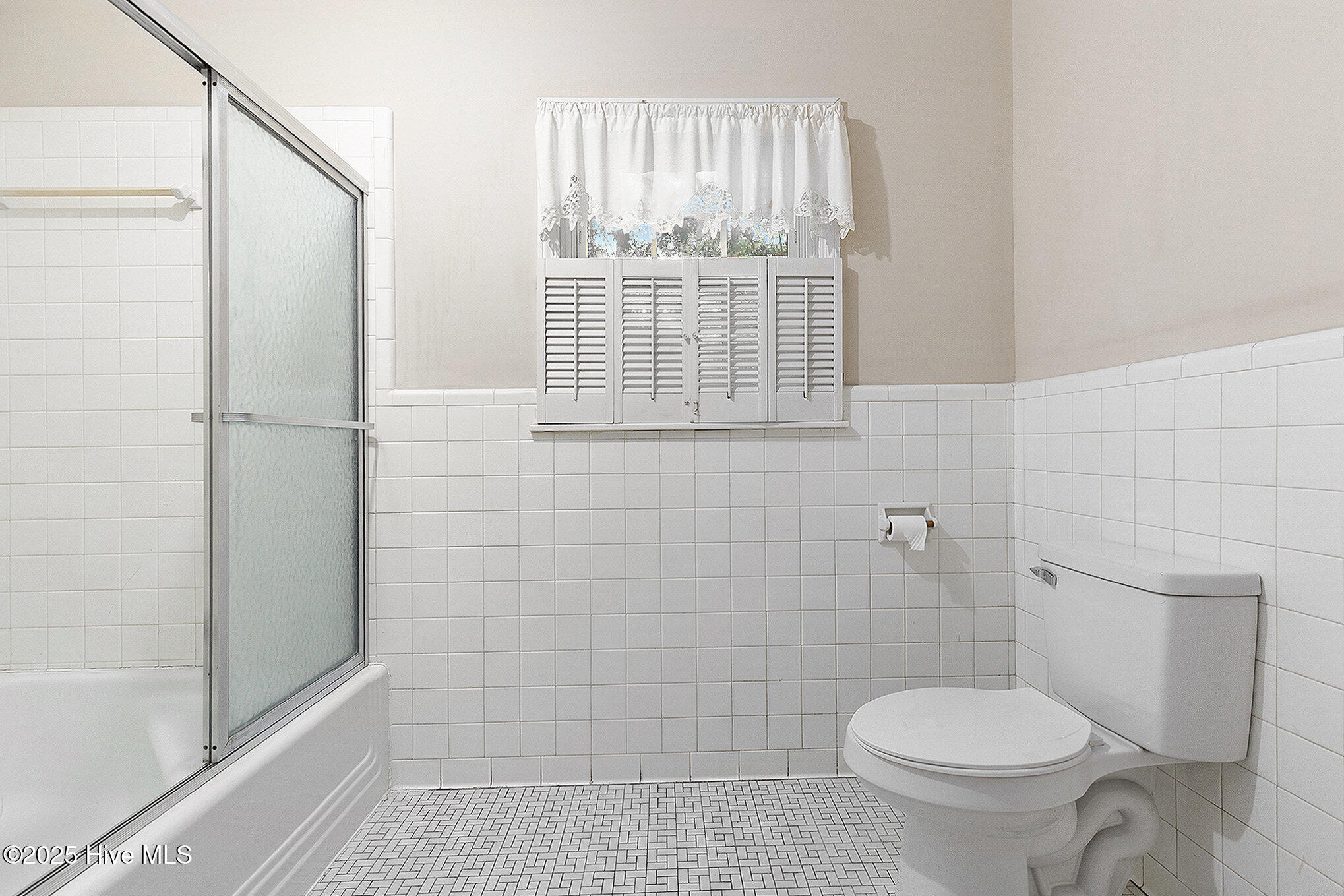 100537209 | Photo 26