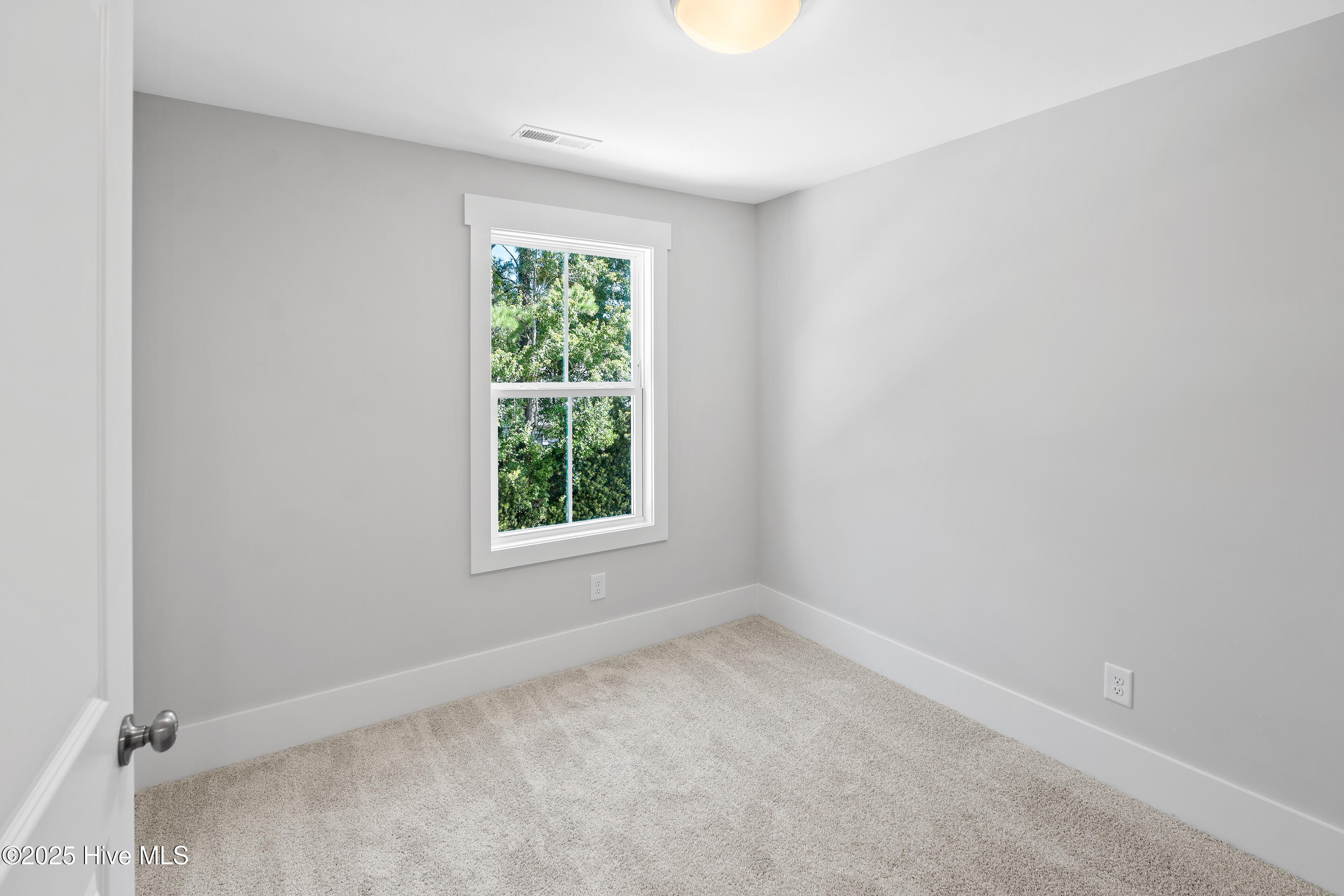 100516810 | Photo 29