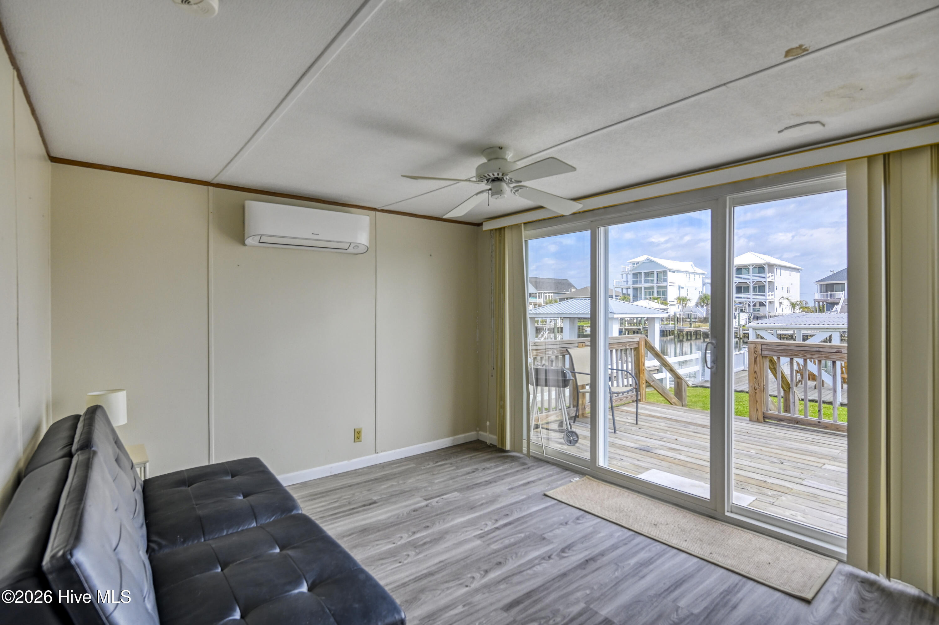 100562691 | Photo 23