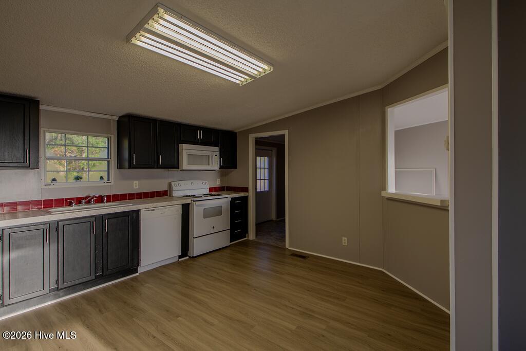 100560483 | Photo 14