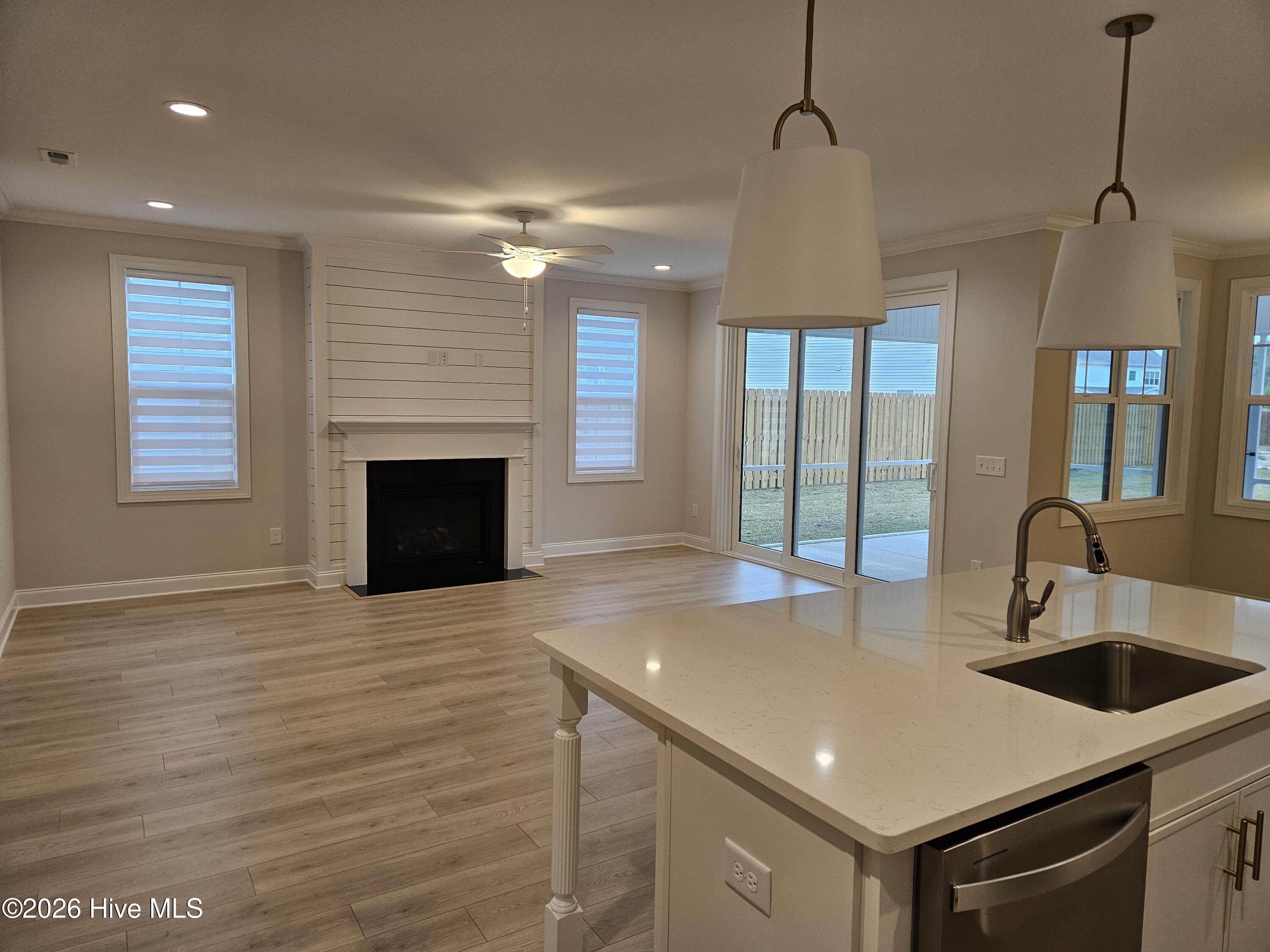 100569103 | Photo 10