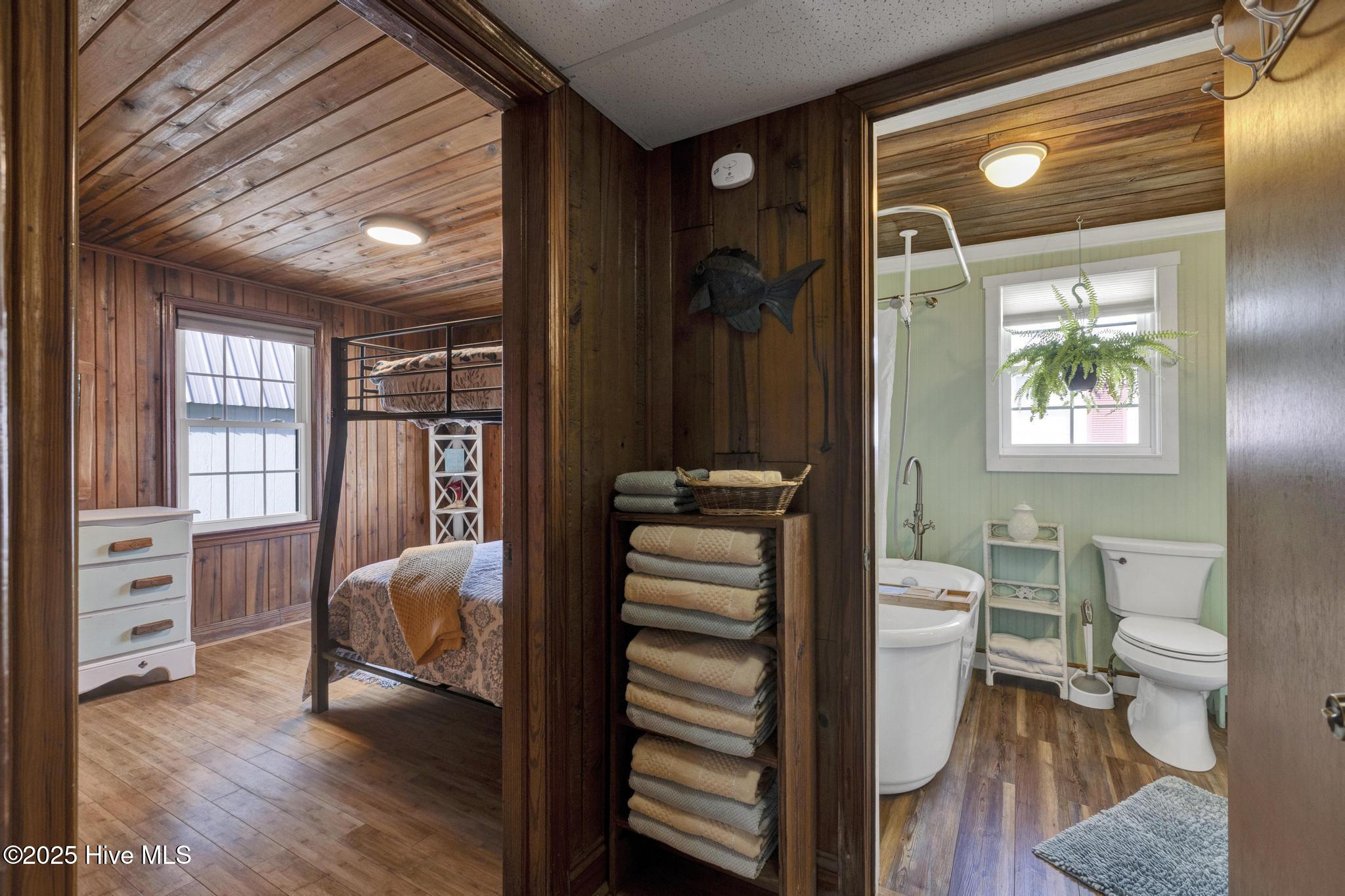 100521951 | Photo 16