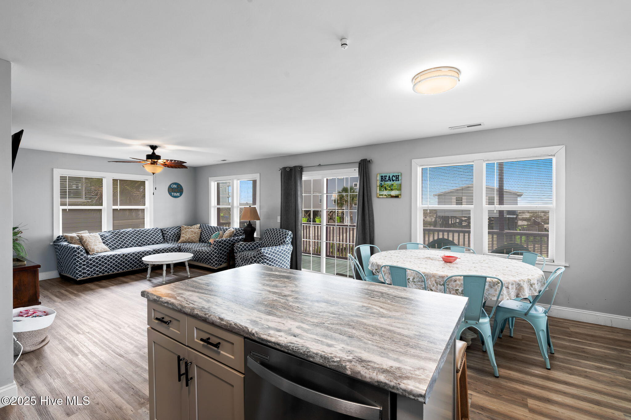 100555627 | Photo 16