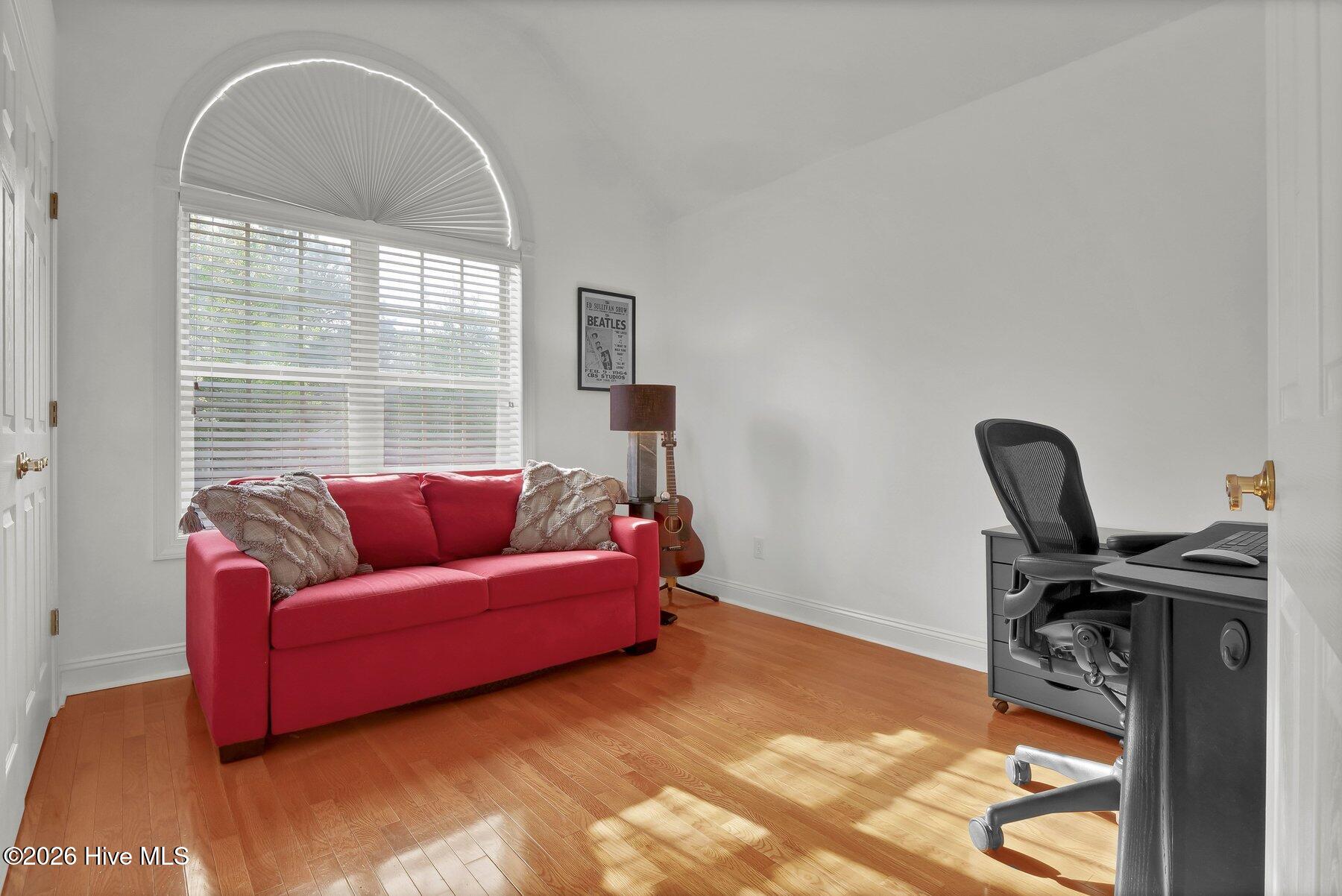 100562054 | Photo 17