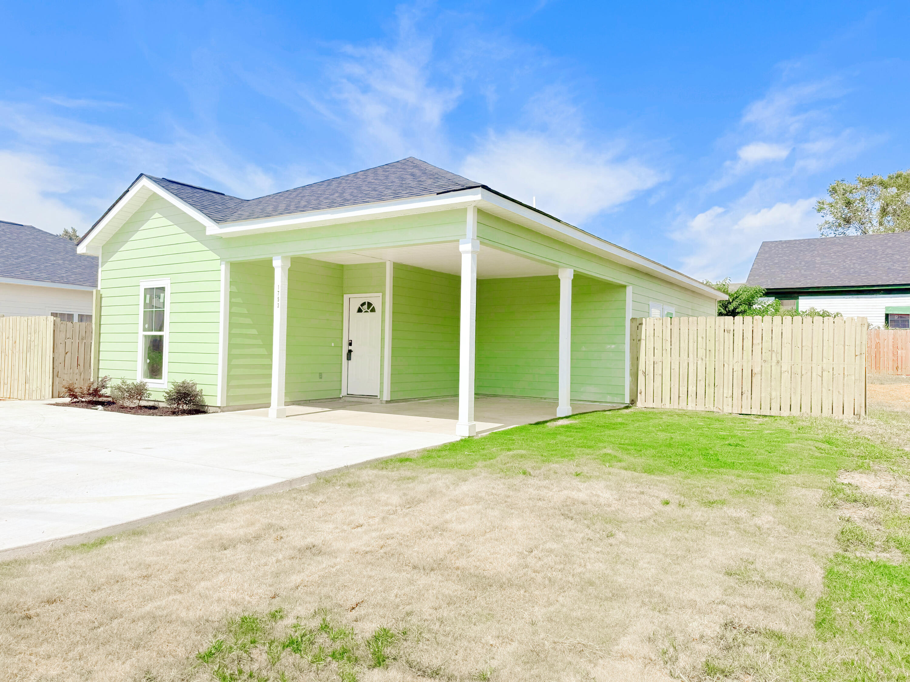 1753 Old Savannah Rd!