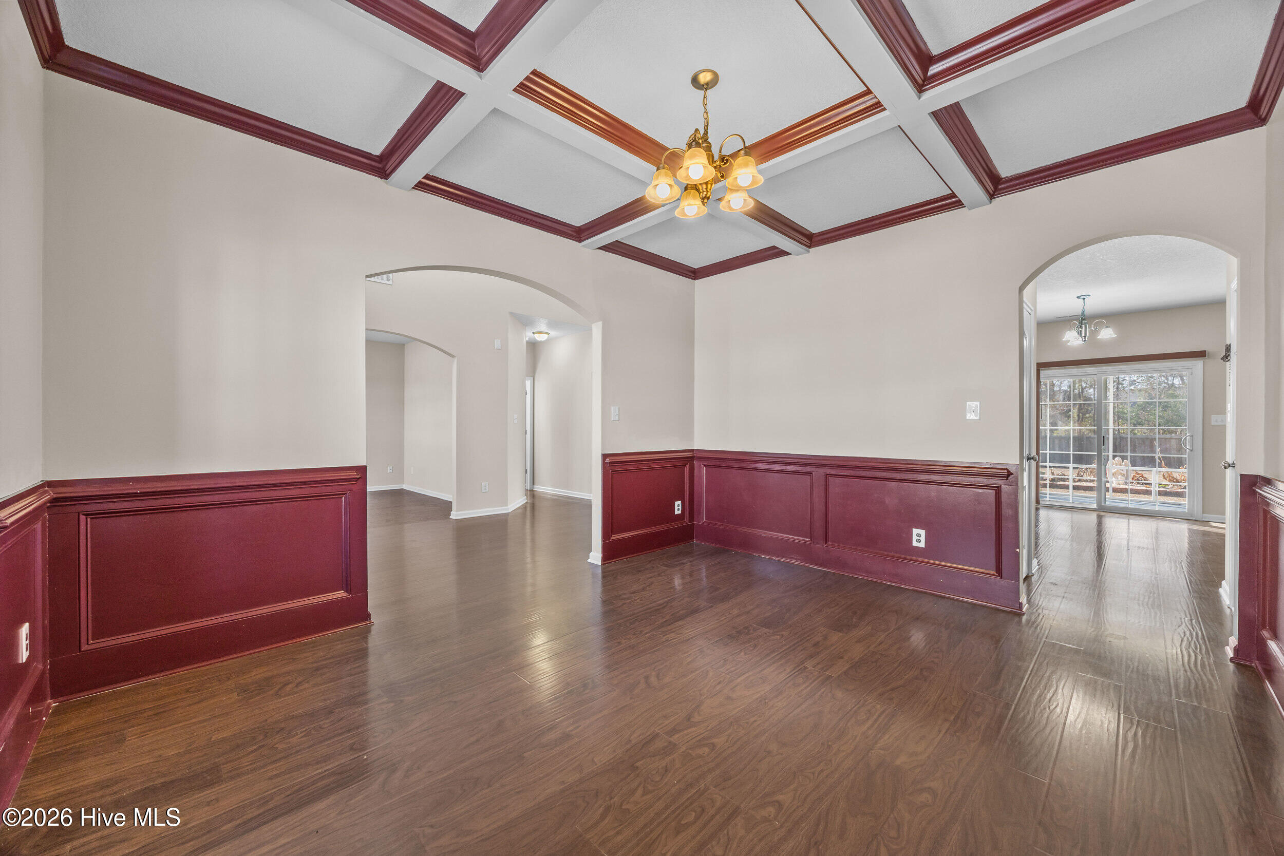 100548661 | Photo 23