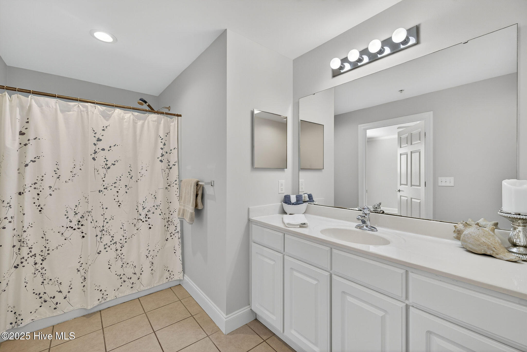 100517660 | Photo 23