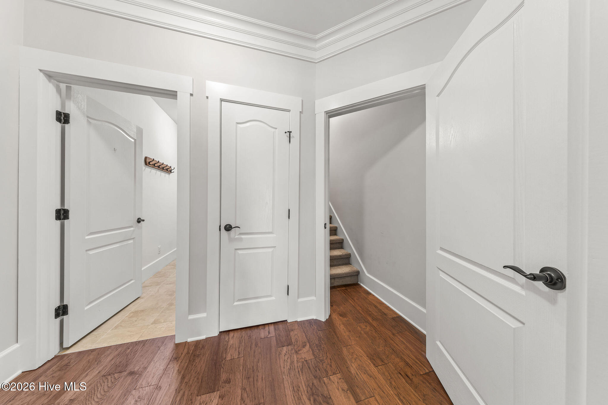 100548590 | Photo 28