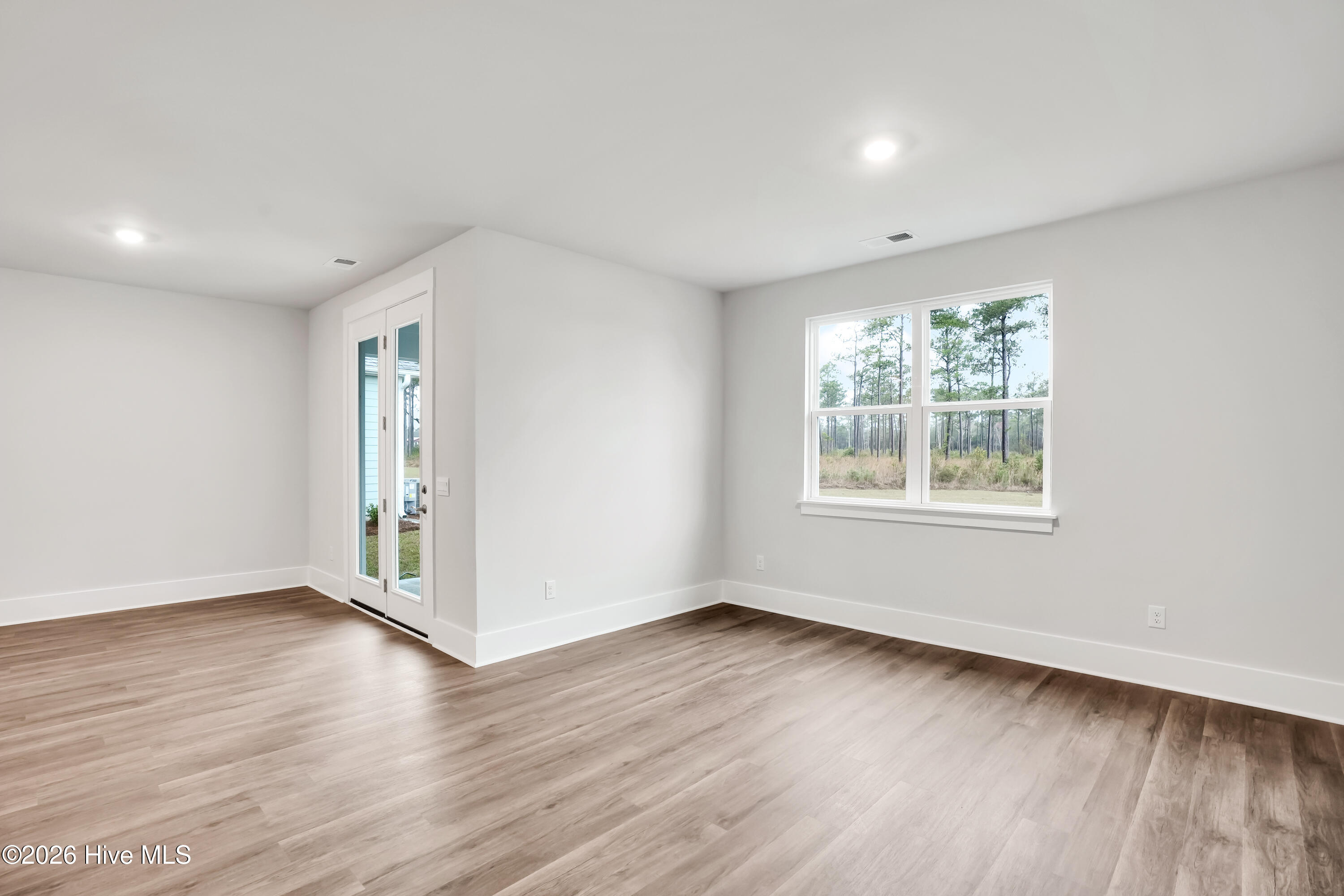 100558858 | Photo 26