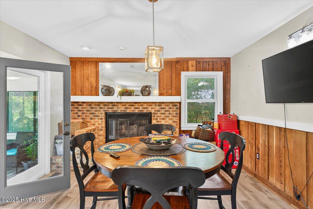 100525090 | Photo 18