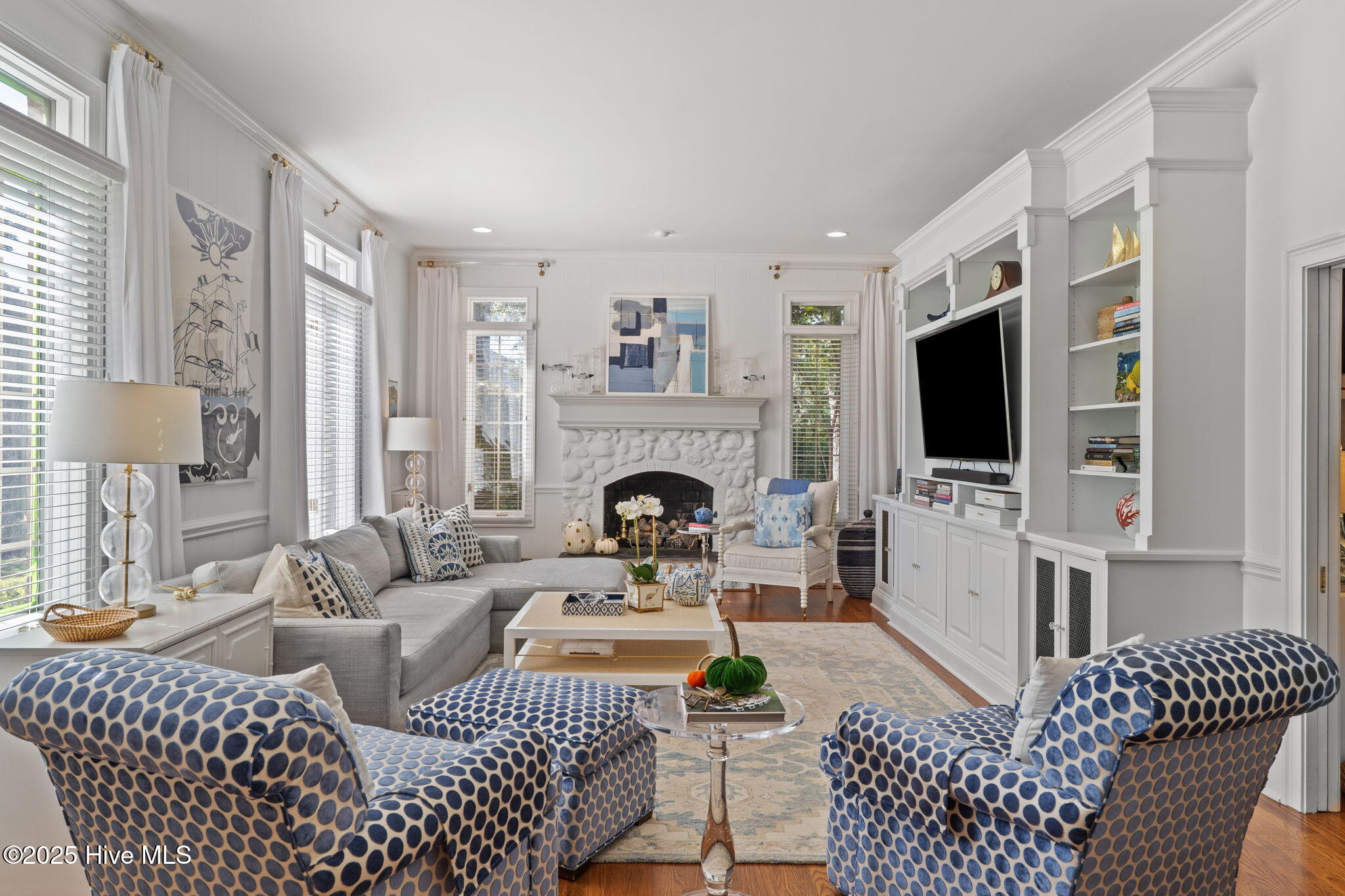 100537269 | Photo 25