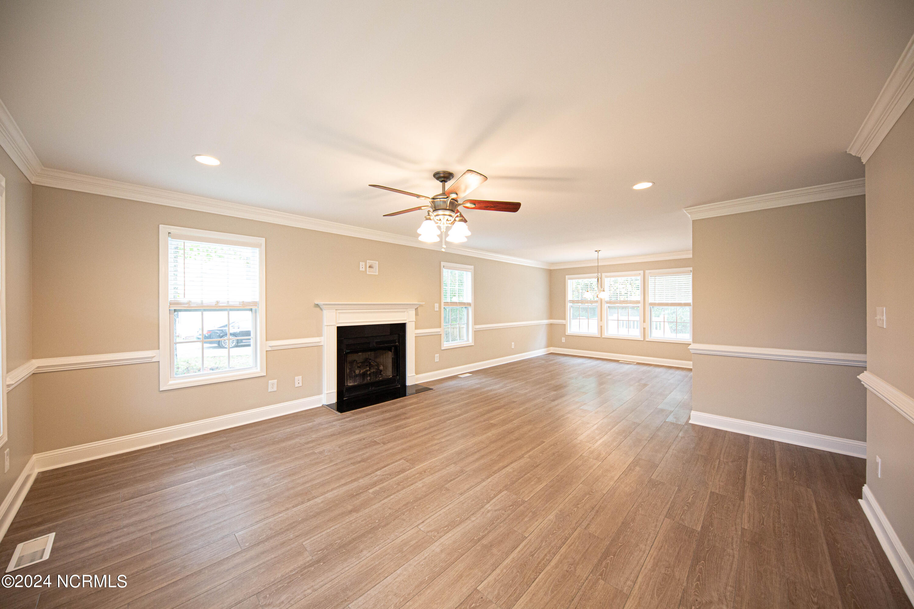 100566053 | Photo 12