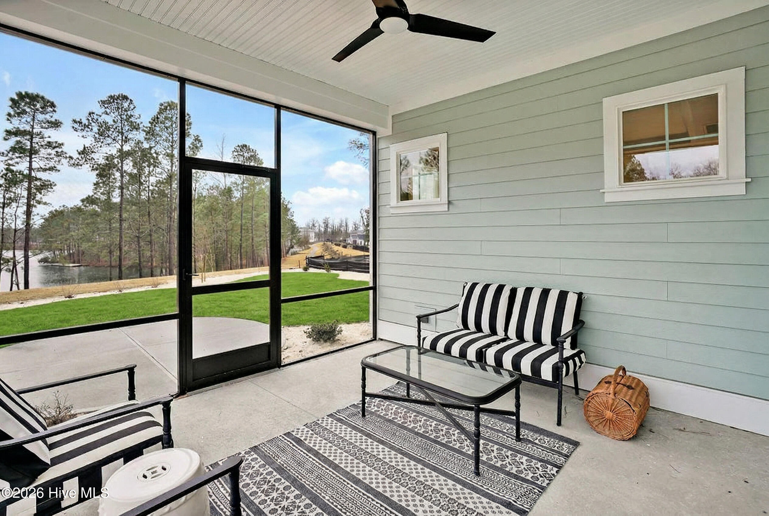 100441833 | Photo 42