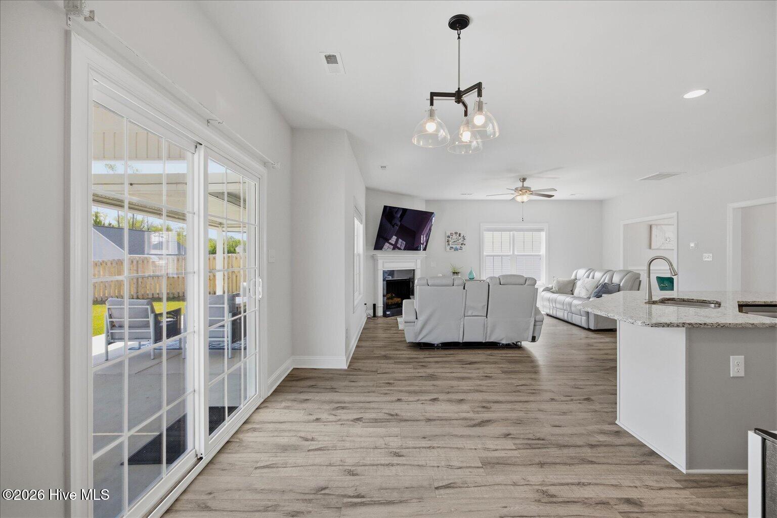 100564779 | Photo 28