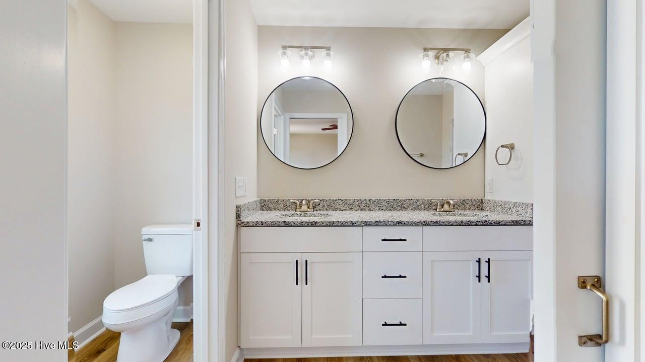 100542027 | Photo 32