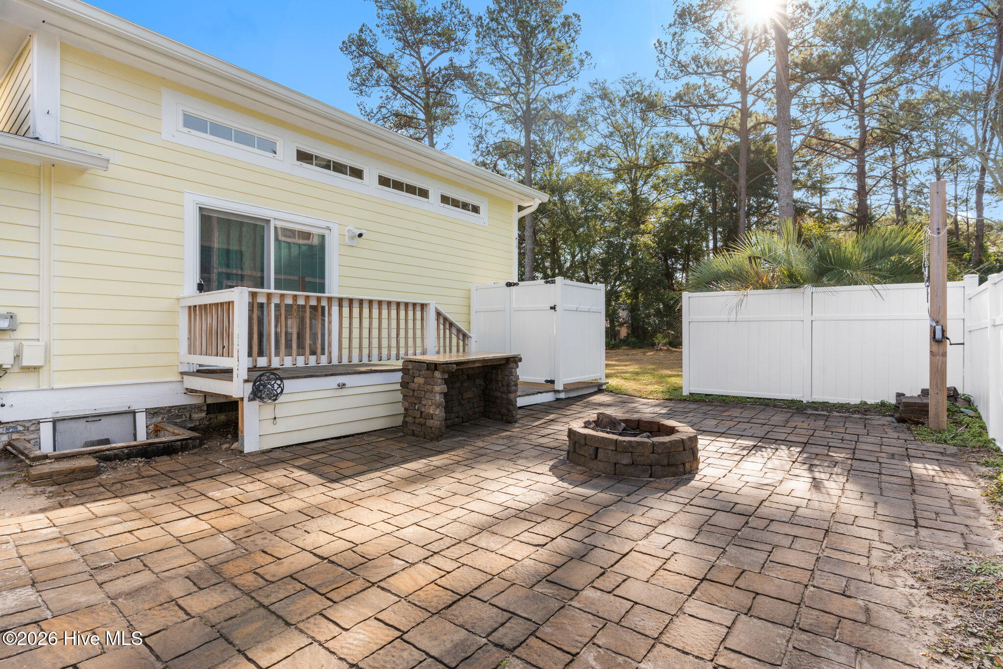 100548707 | Photo 43