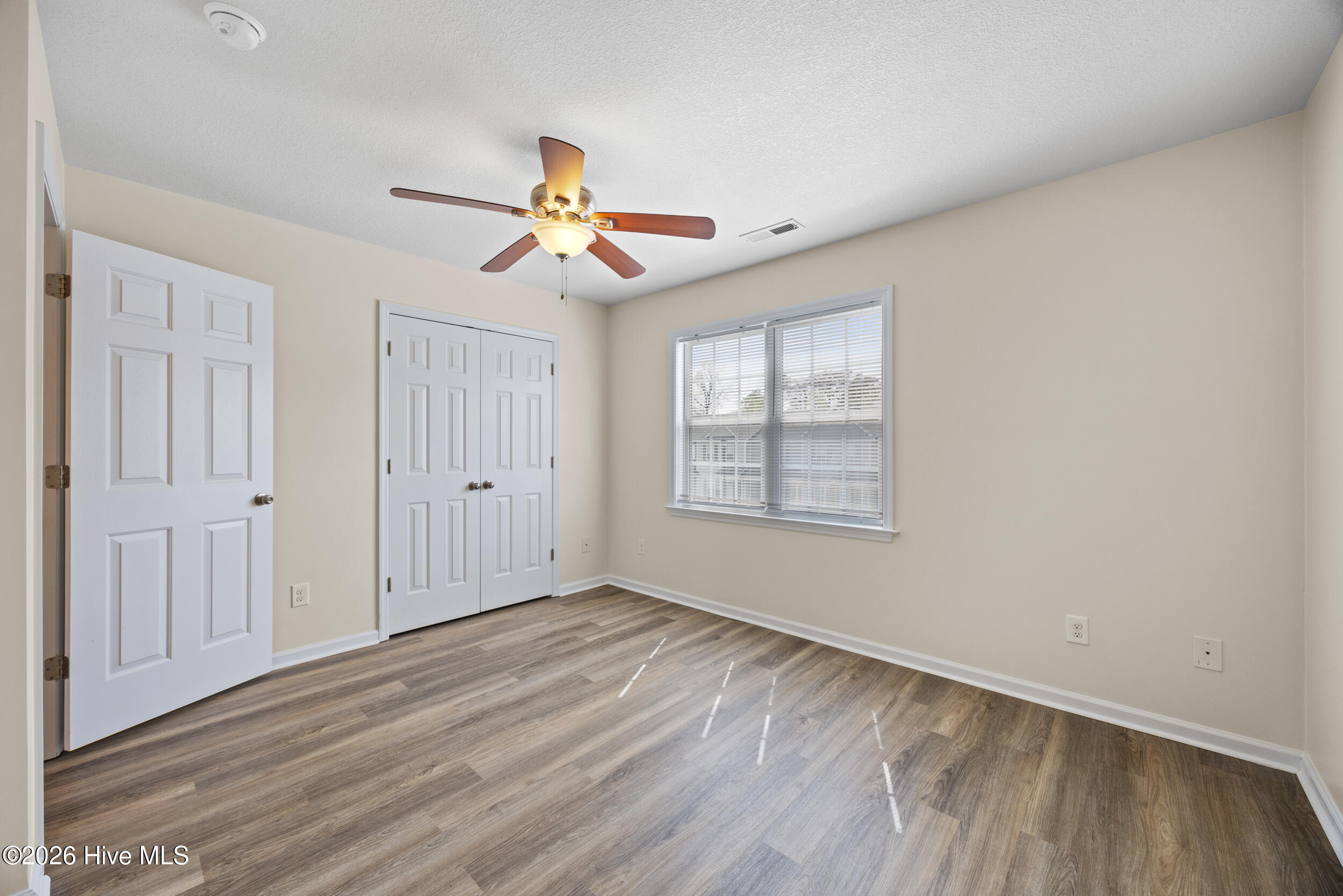 100552450 | Photo 24