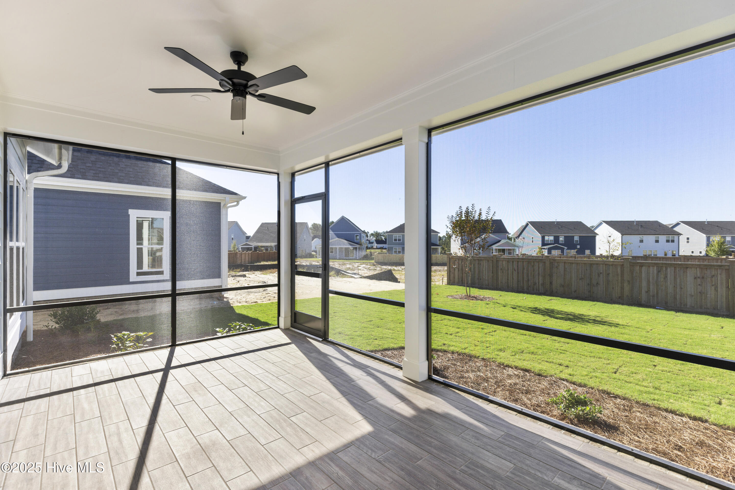 100557936 | Photo 35