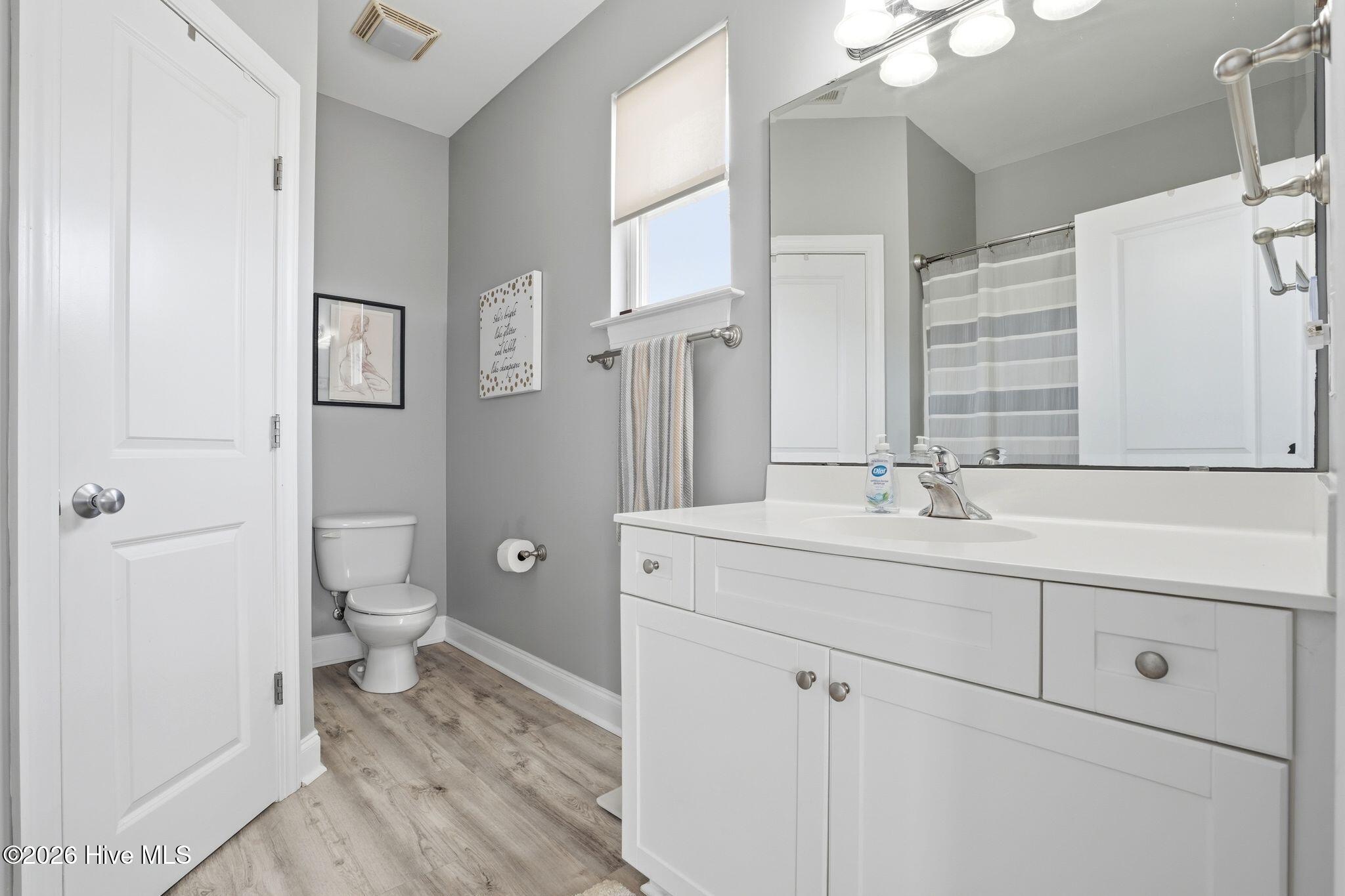 100558229 | Photo 39