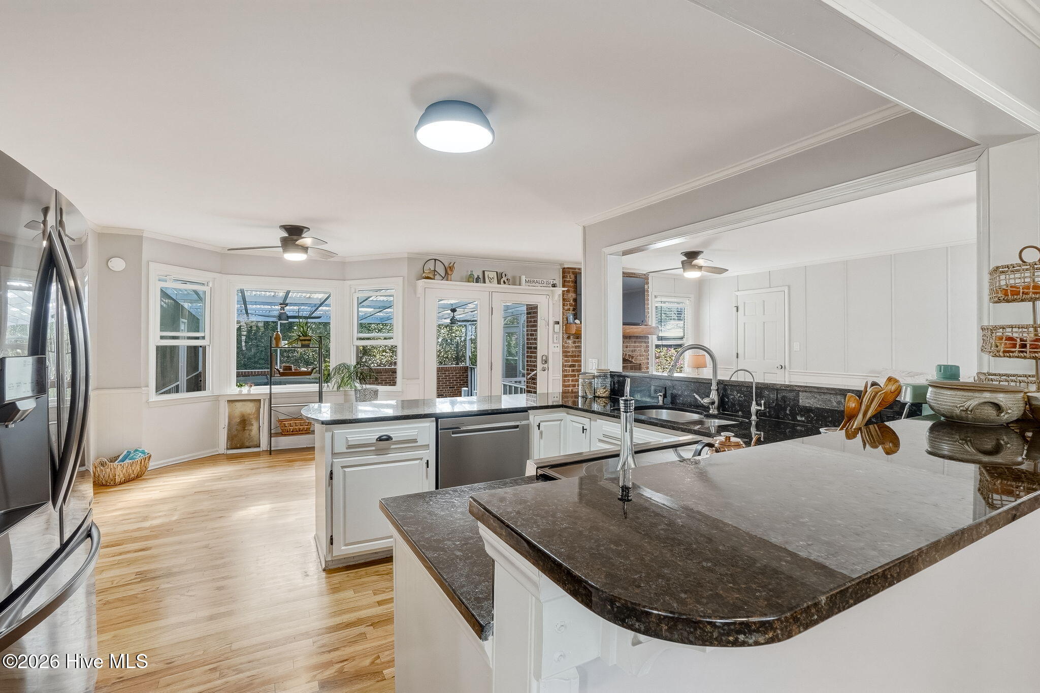 100566494 | Photo 13