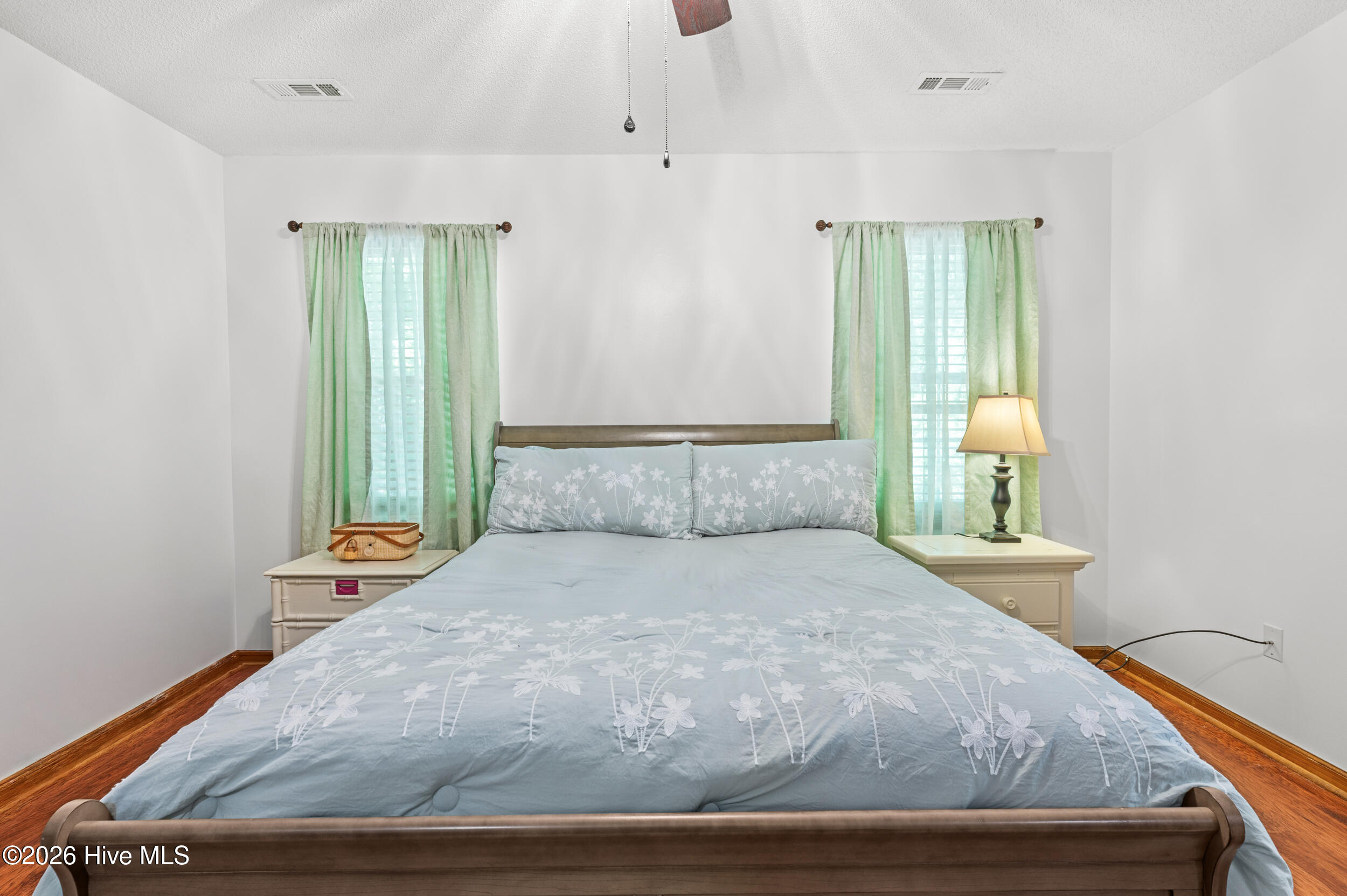 100568850 | Photo 17