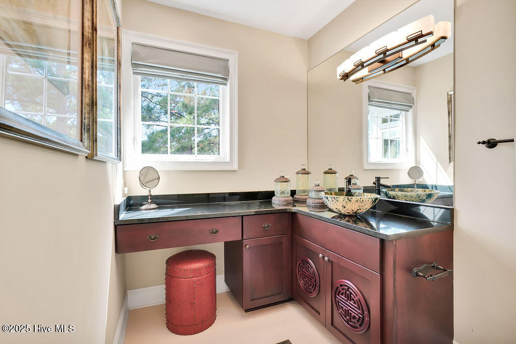 100535984 | Photo 54