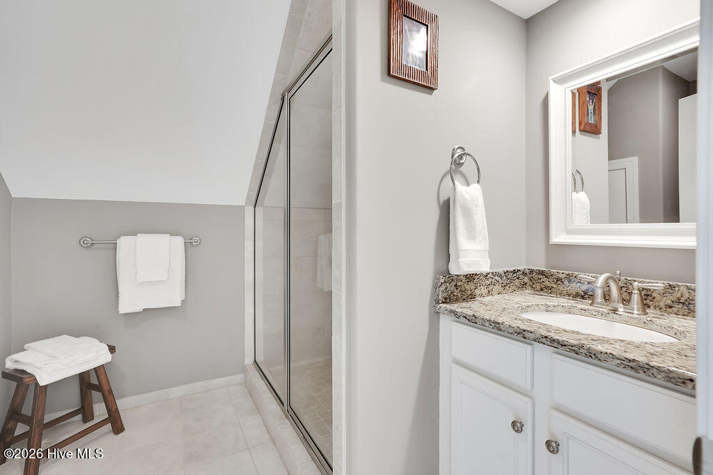 100562114 | Photo 30