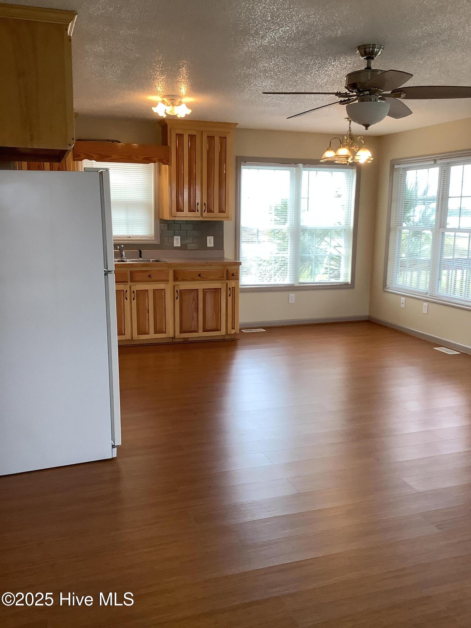 100530094 | Photo 28