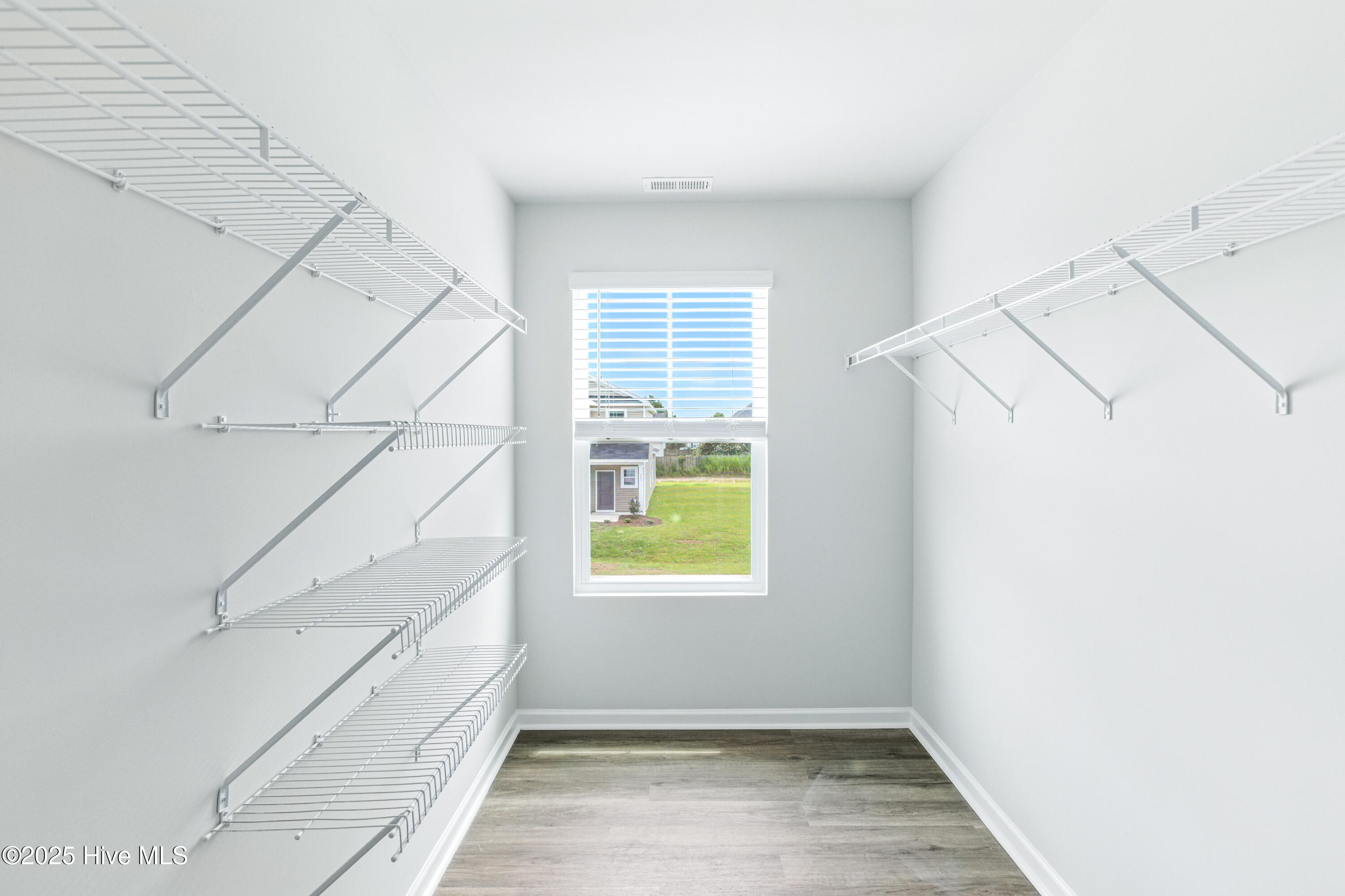 100516415 | Photo 23