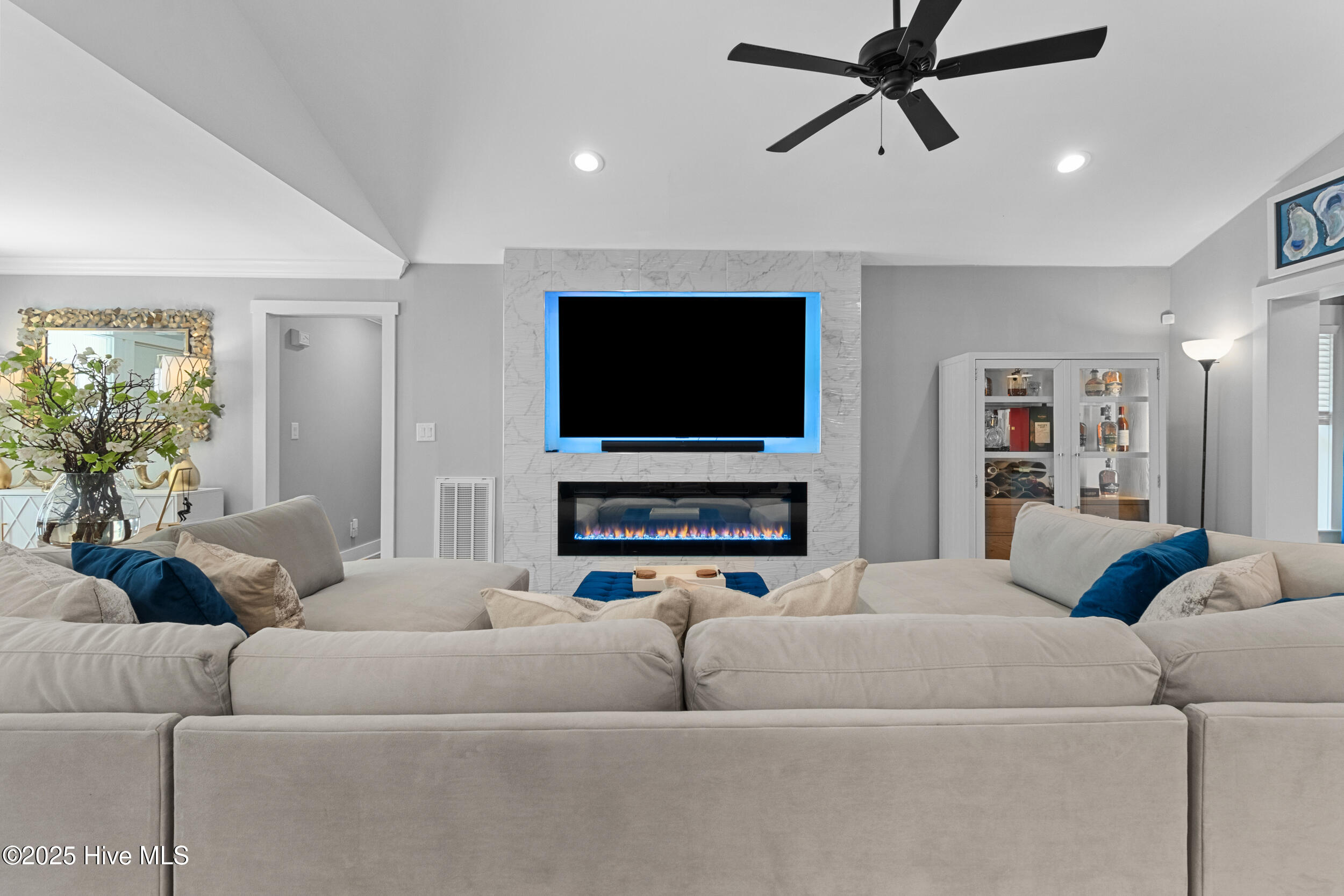 100561677 | Photo 13