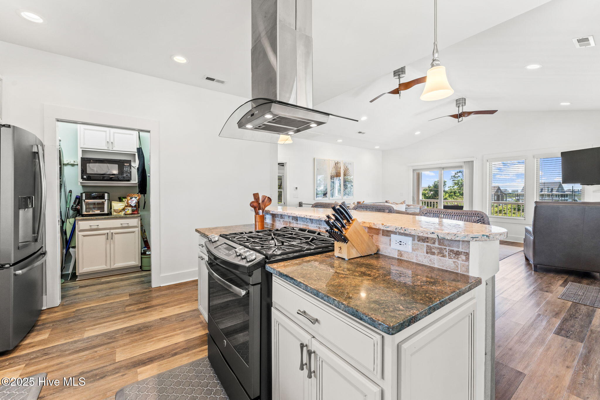 100514865 | Photo 34