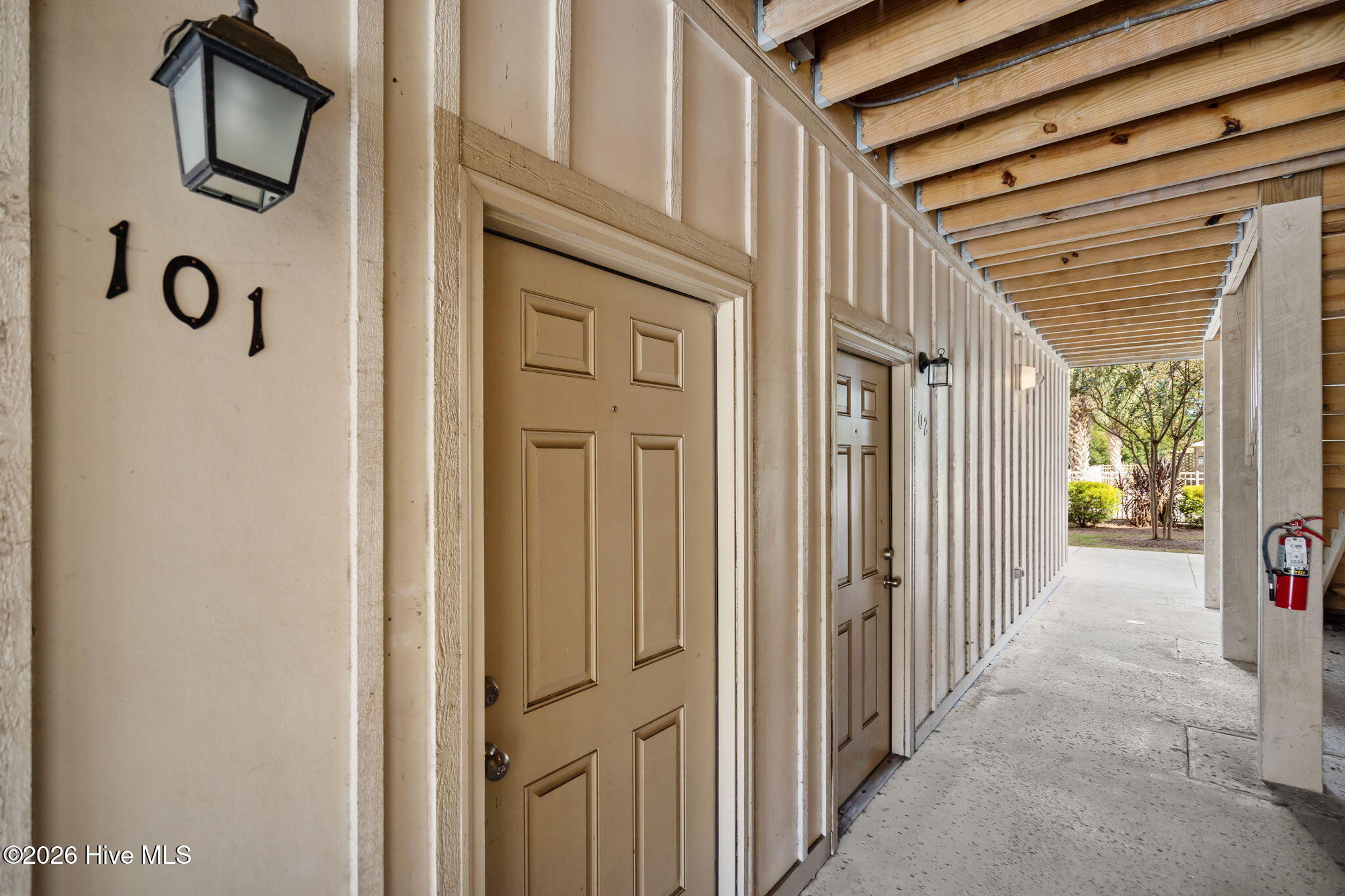 100558292 | Photo 30