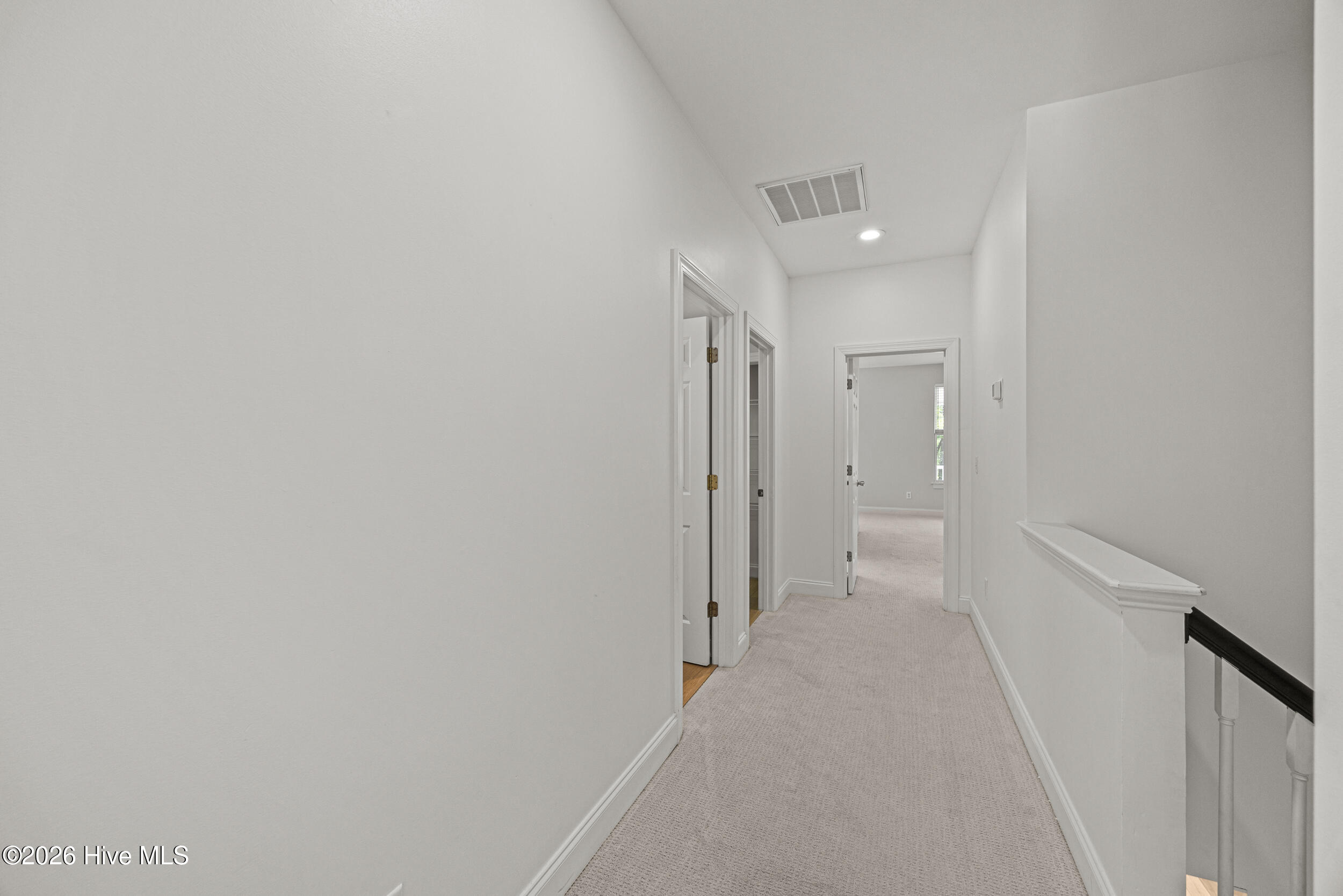 100567913 | Photo 34