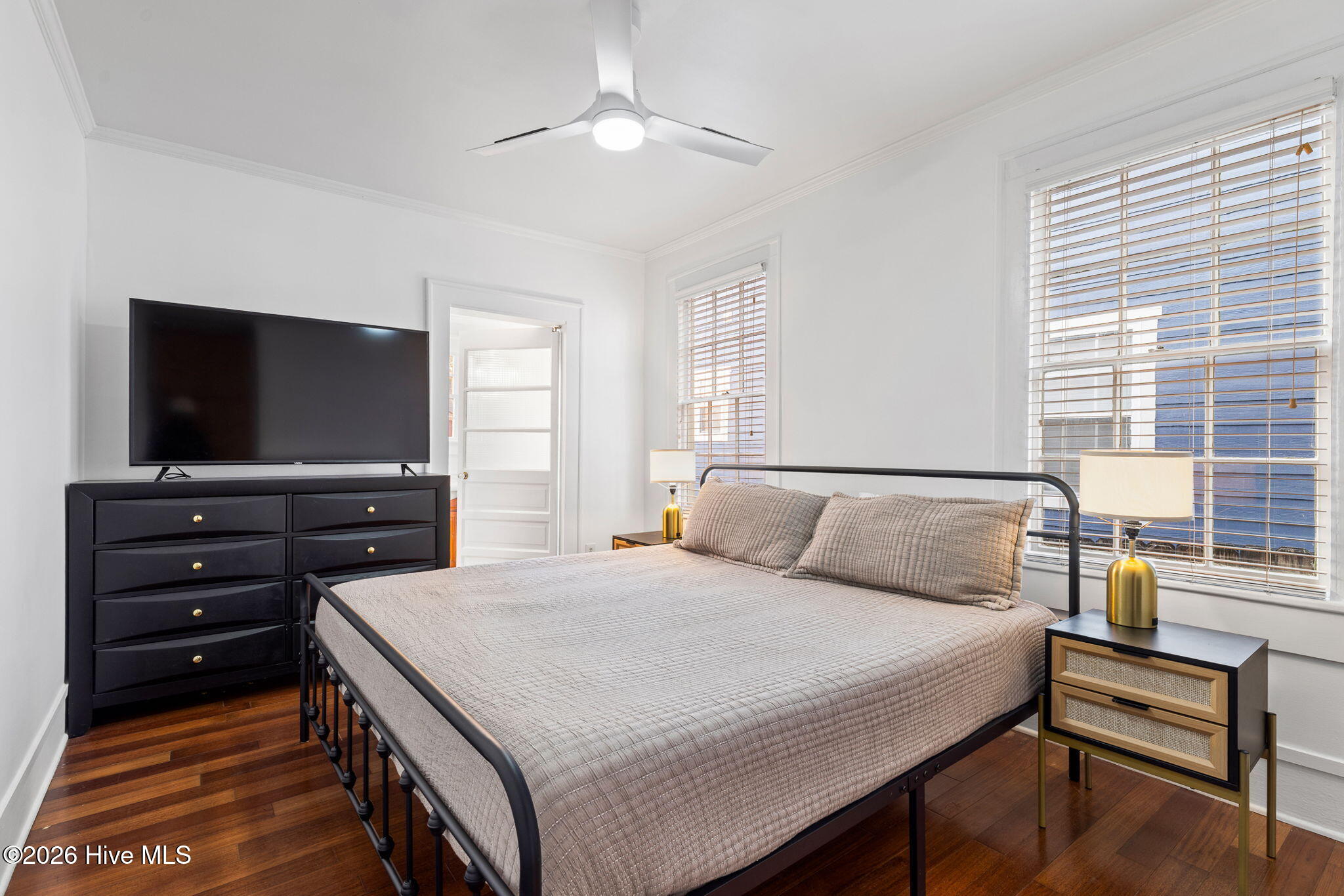 100550239 | Photo 25