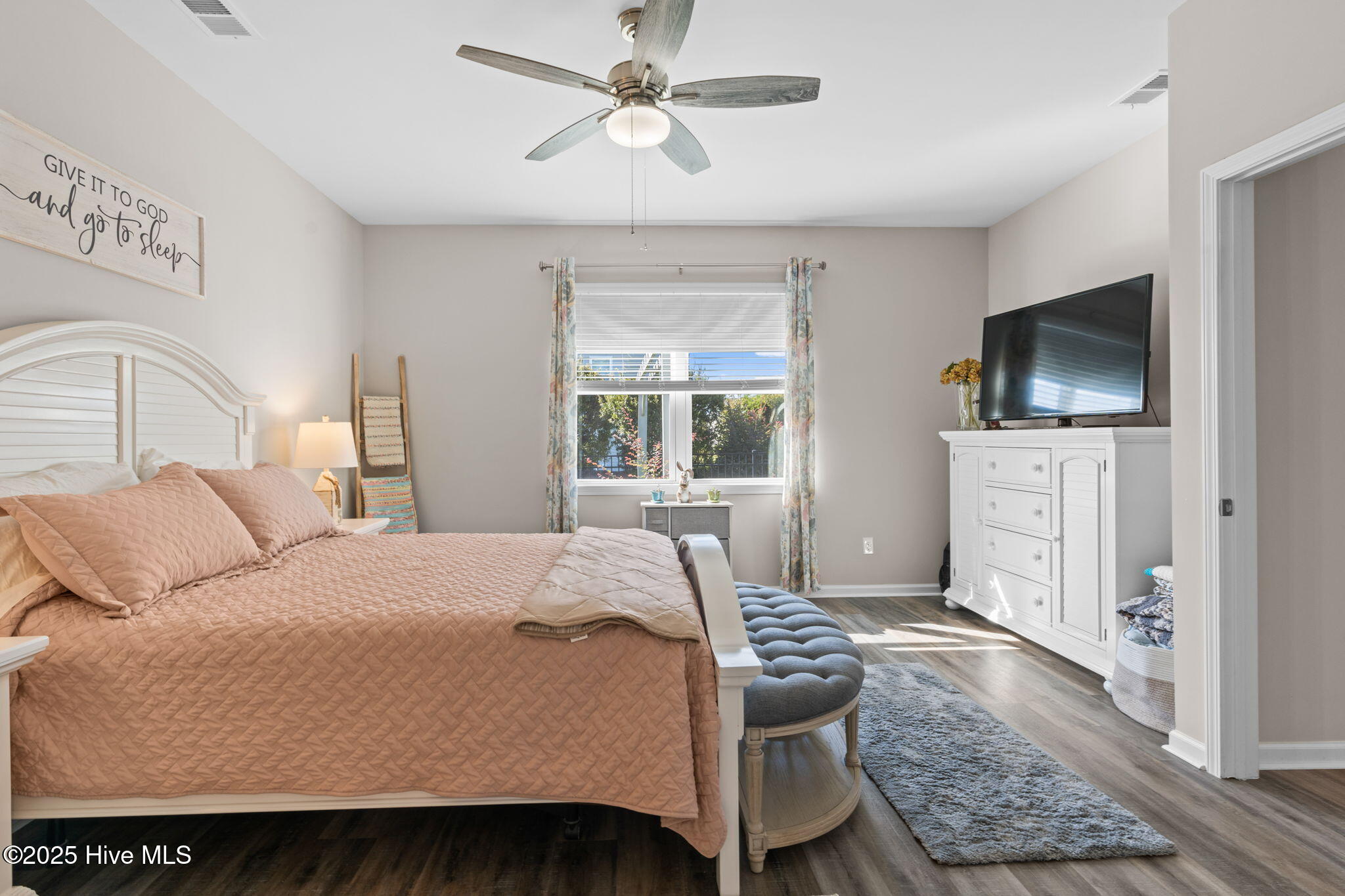 100535232 | Photo 18