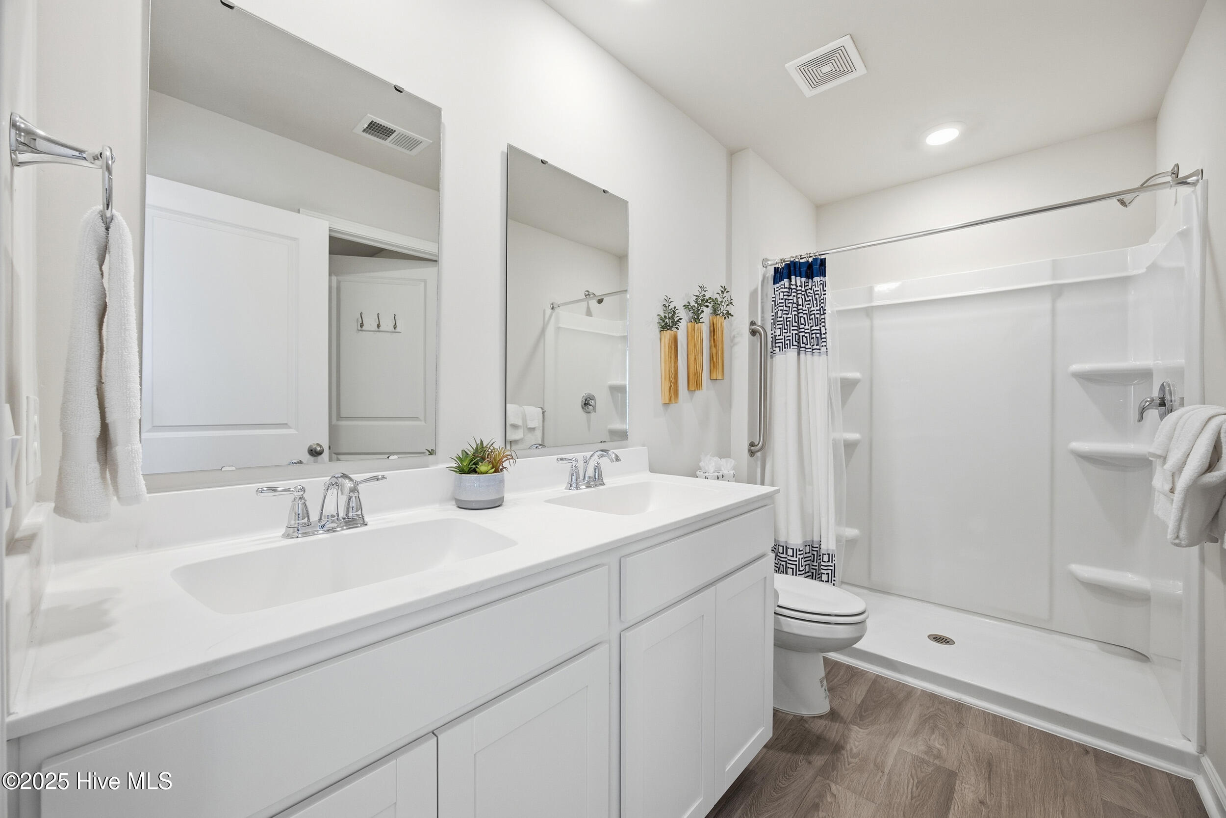 100544841 | Photo 17